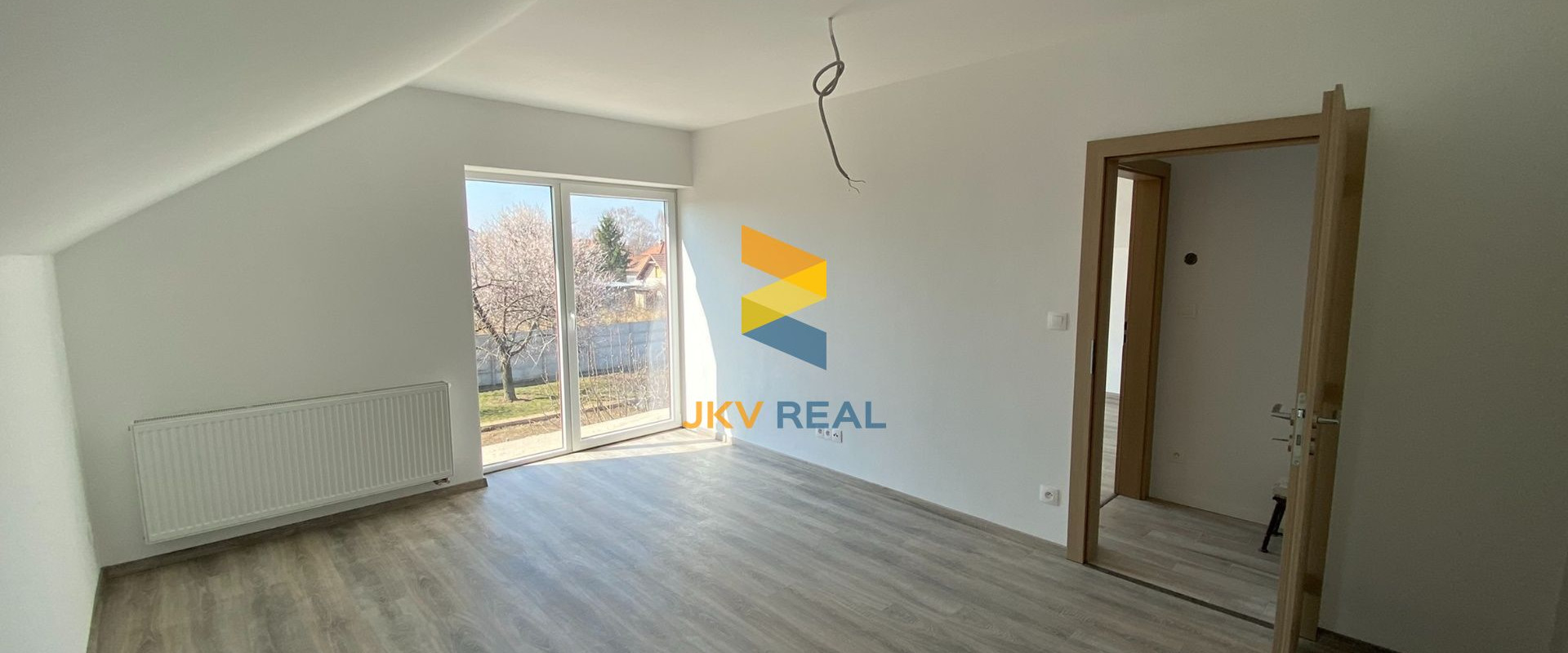 Rodinný dom (2022) - 5 izieb + veľká kuchyňa a garáž - Veľký Biel | JKV REAL