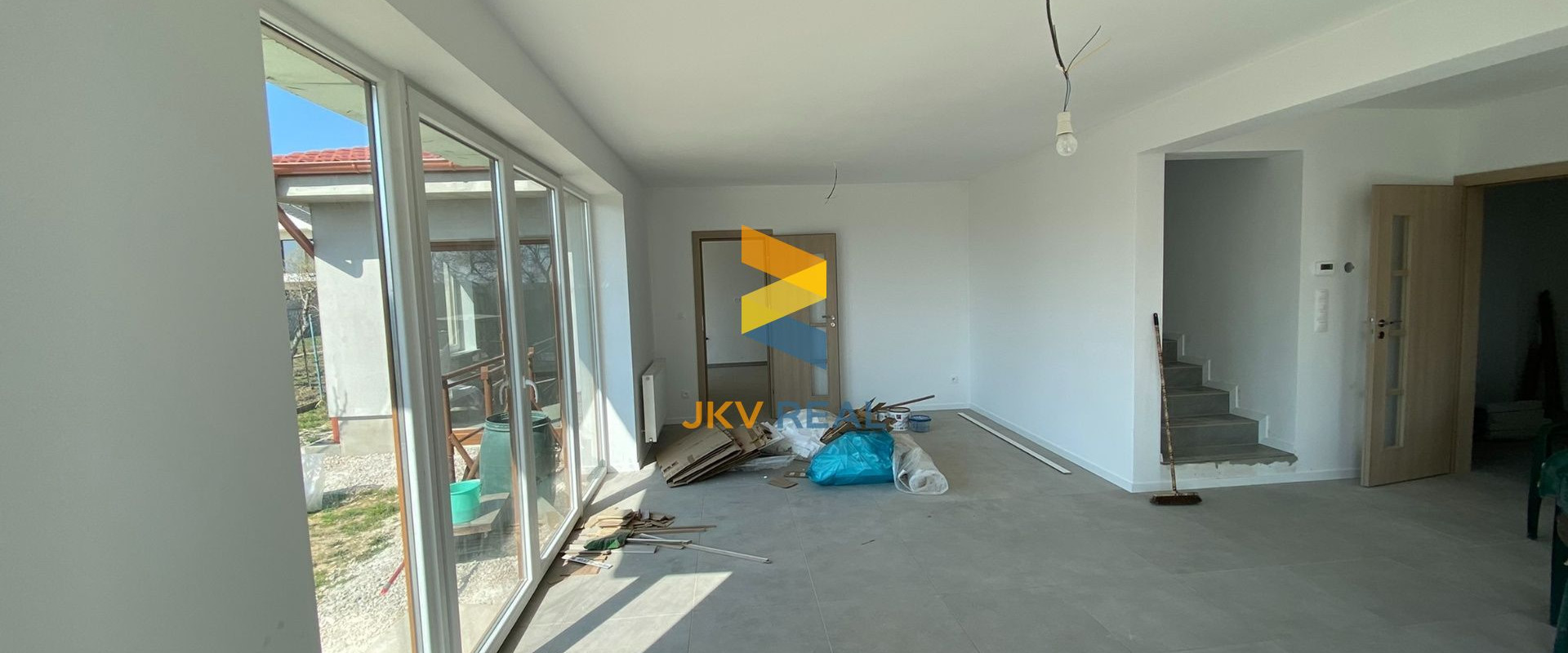 Rodinný dom (2022) - 5 izieb + veľká kuchyňa a garáž - Veľký Biel | JKV REAL