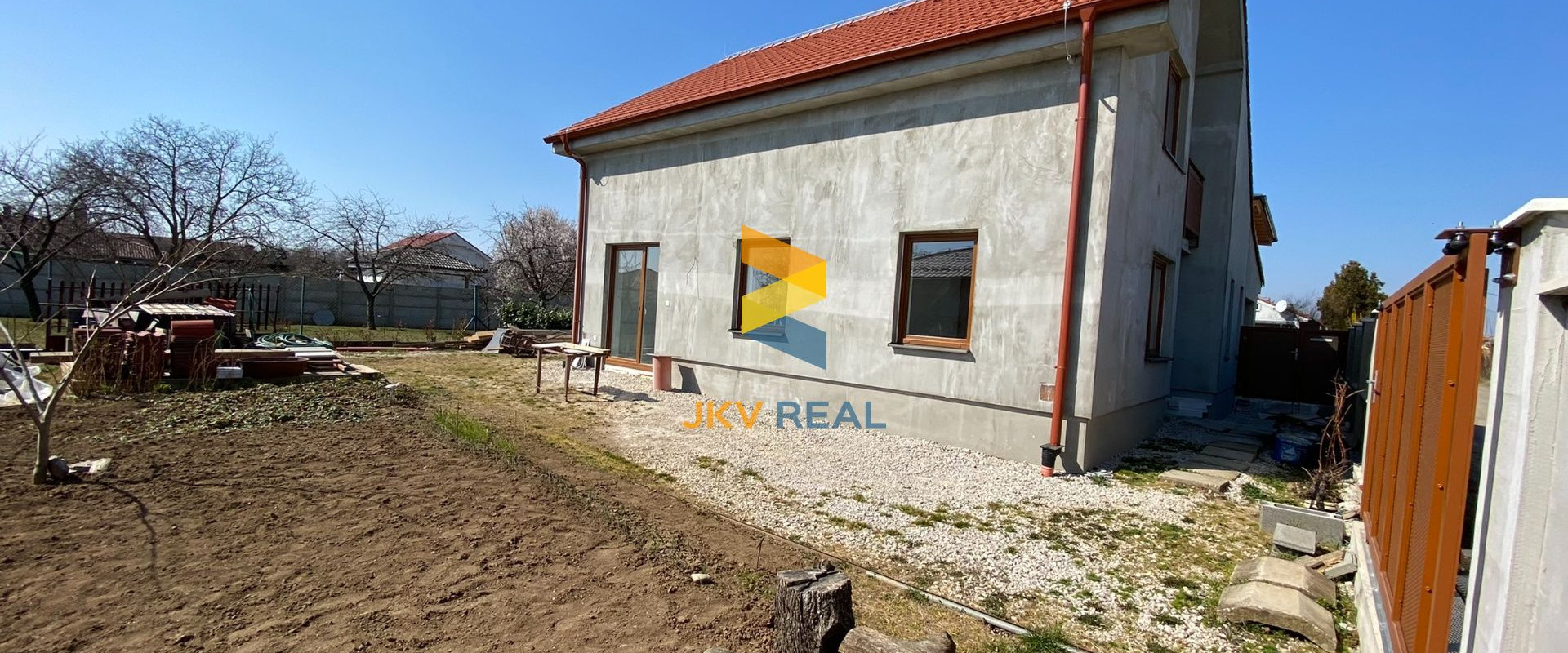 Rodinný dom (2022) - 5 izieb + veľká kuchyňa a garáž - Veľký Biel | JKV REAL