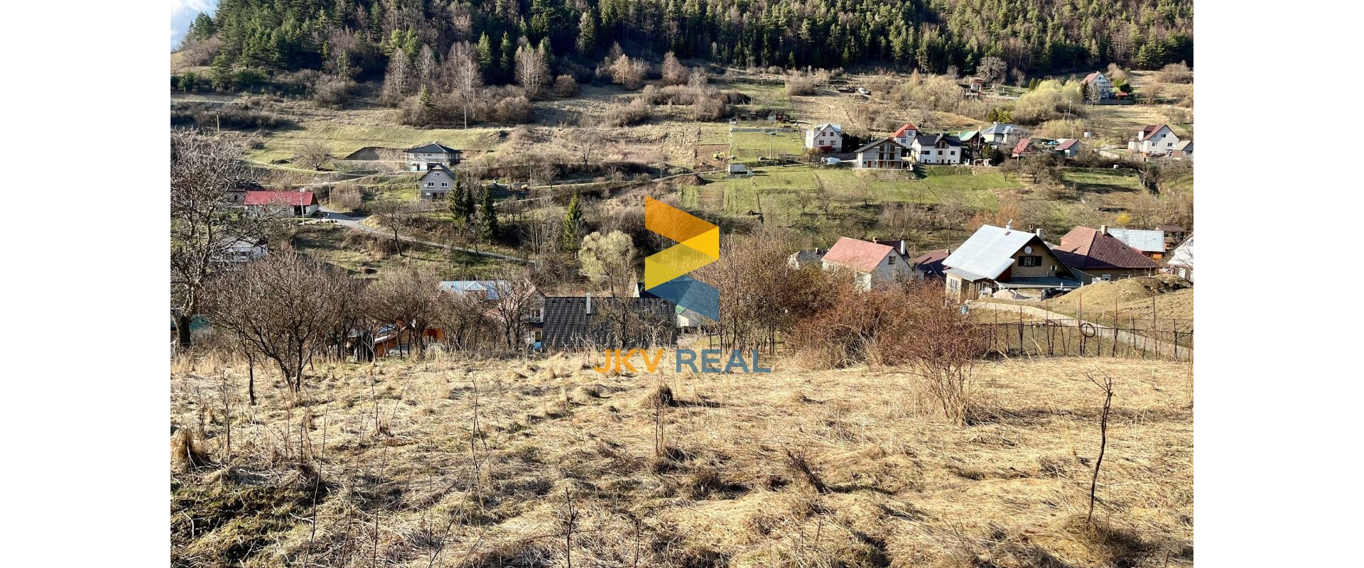 JKV REAL | Ponúkame na predaj pozemok vhodný na rekreáciu v obci Čavoj