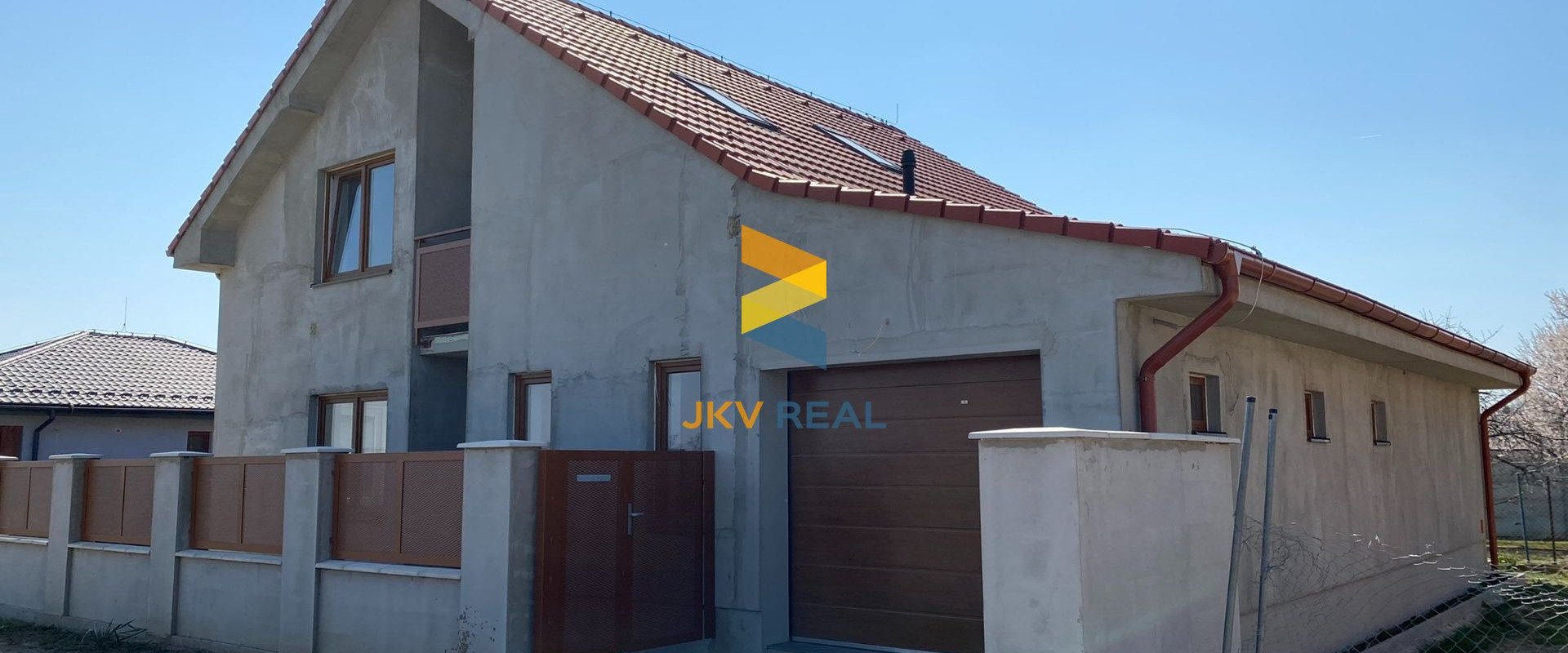 Rodinný dom (2022) - 5 izieb + veľká kuchyňa a garáž - Veľký Biel | JKV REAL