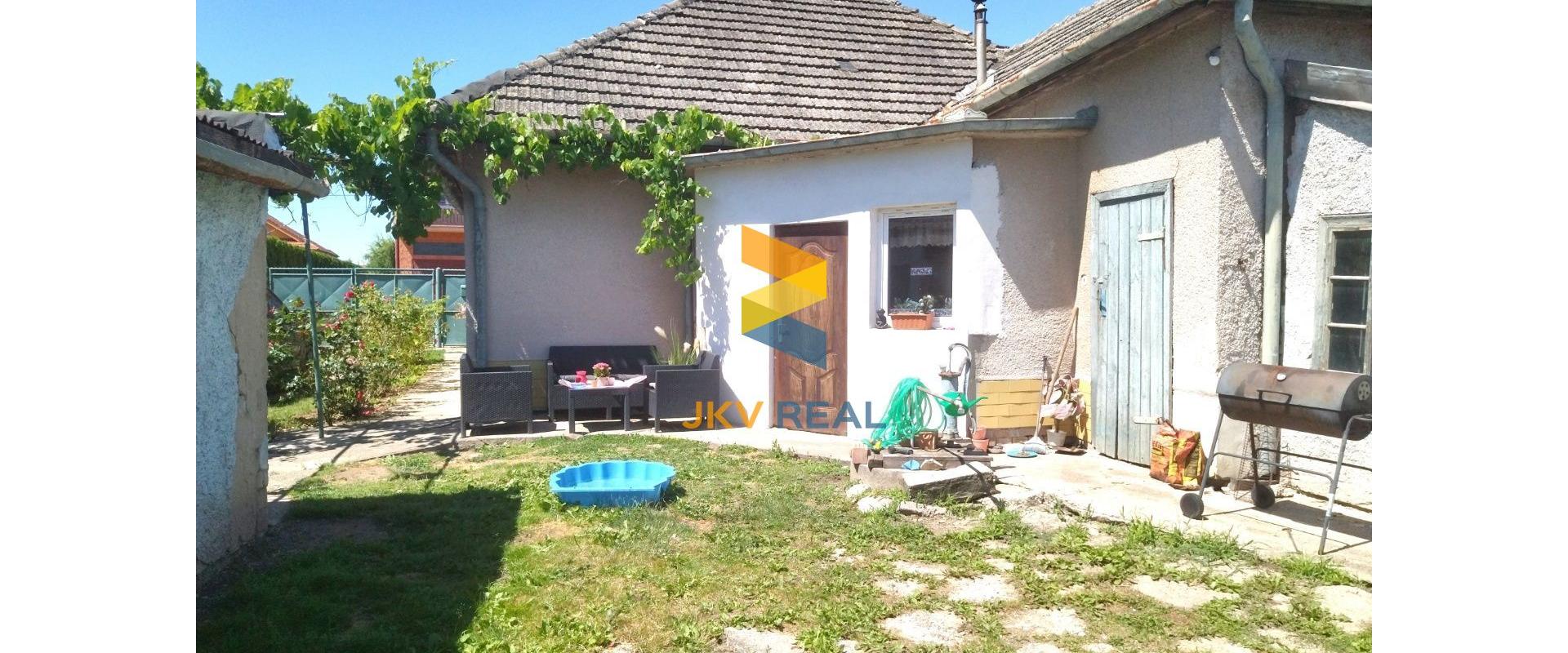 Predaj rodinný dom  nedaleko Nových Zámkov