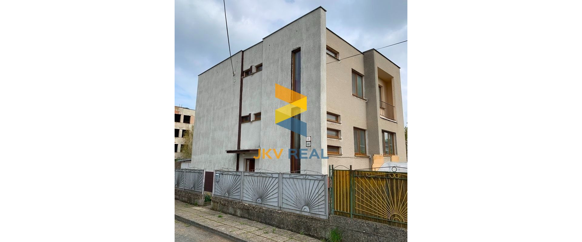 5 izbový dvojgeneračný rodinný dom v tichej lokalite