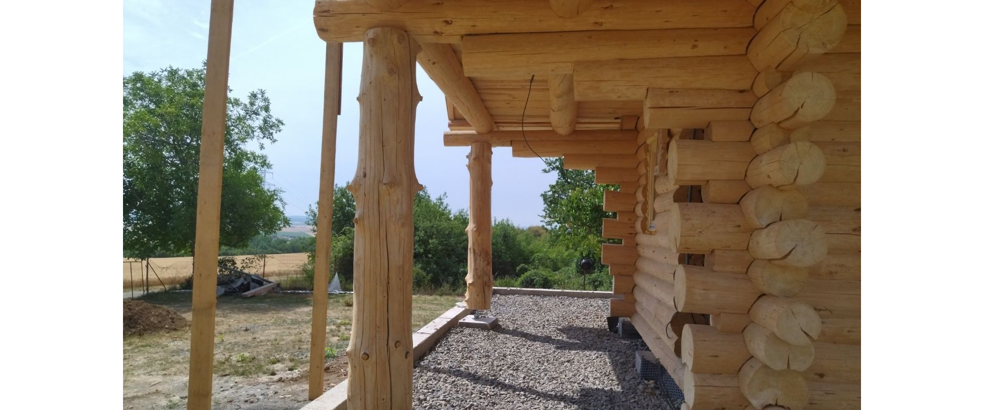 JKV REAL I Ponúkame na predaj zrubovú chatu s pekným pozemok v obci Rybník