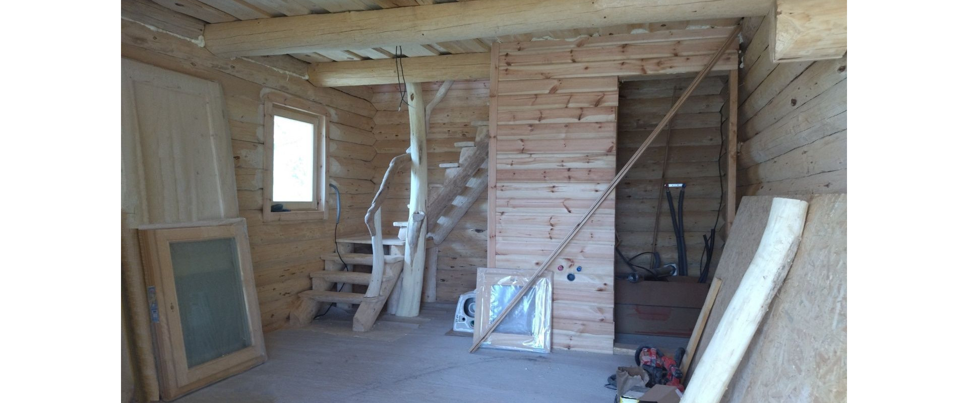 JKV REAL I Ponúkame na predaj zrubovú chatu s pekným pozemok v obci Rybník