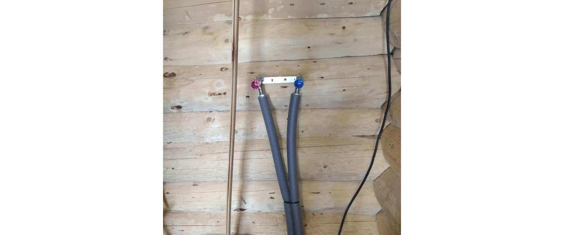 JKV REAL I Ponúkame na predaj zrubovú chatu s pekným pozemok v obci Rybník