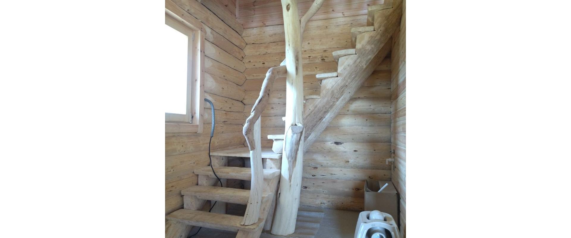 JKV REAL I Ponúkame na predaj zrubovú chatu s pekným pozemok v obci Rybník