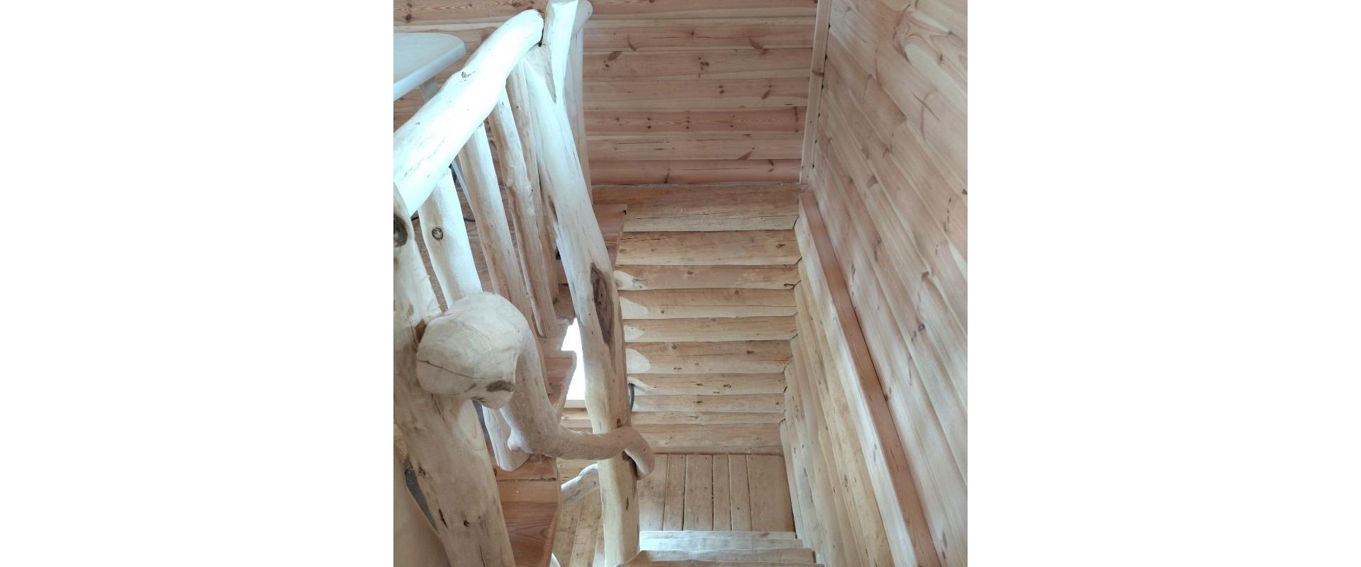 JKV REAL I Ponúkame na predaj zrubovú chatu s pekným pozemok v obci Rybník