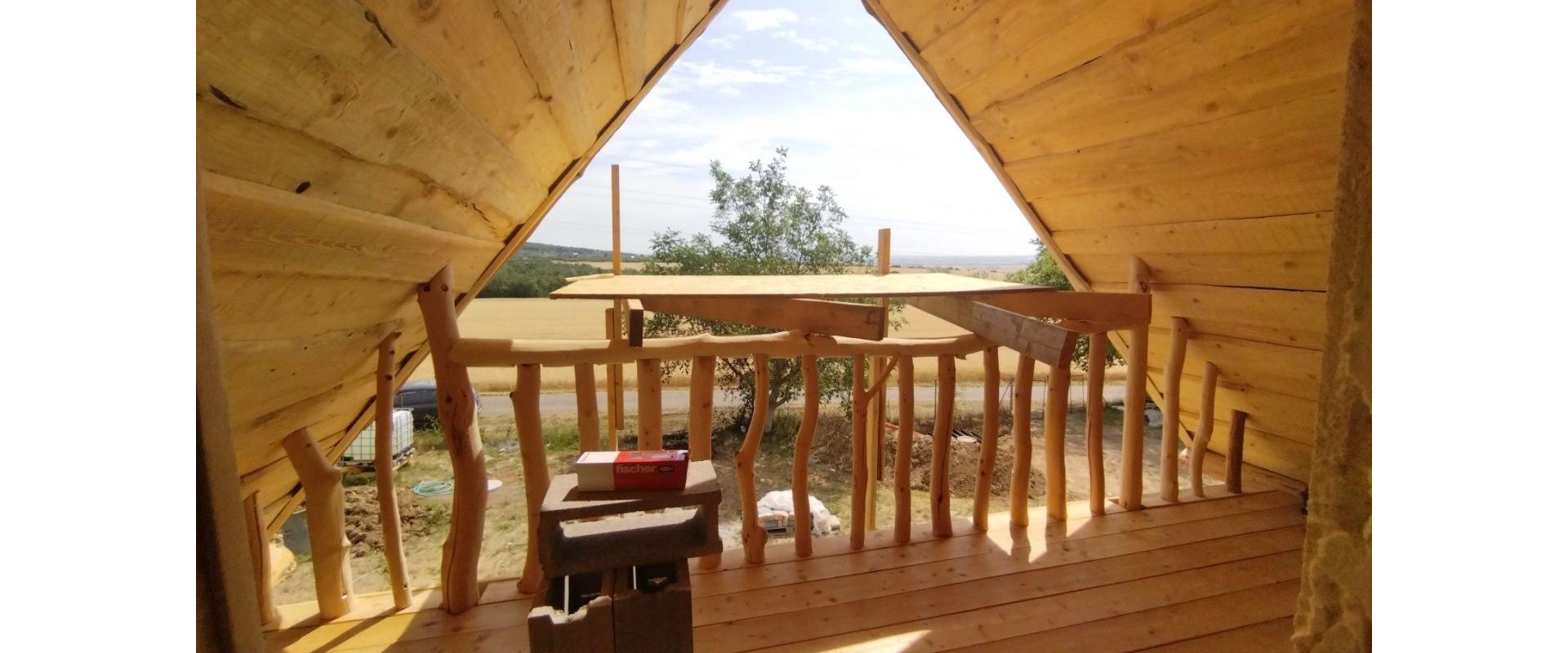 JKV REAL I Ponúkame na predaj zrubovú chatu s pekným pozemok v obci Rybník