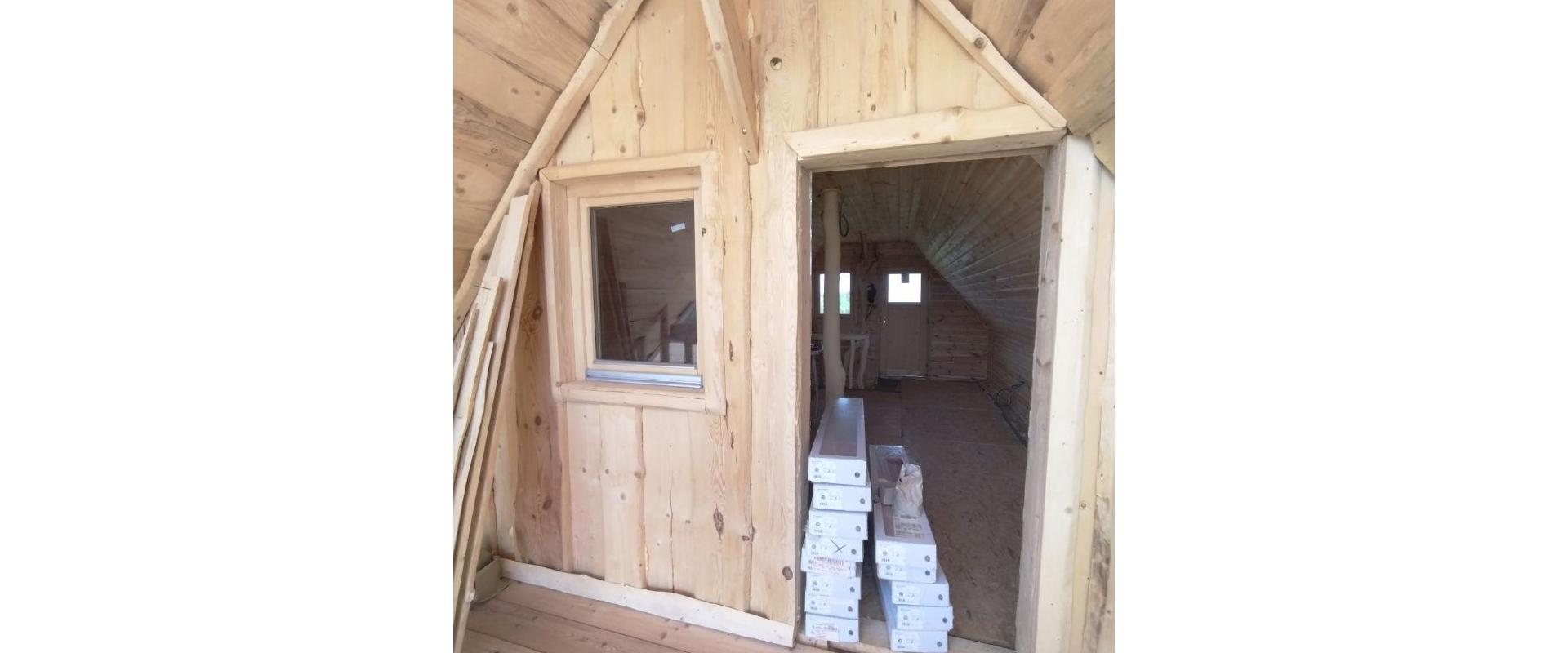 JKV REAL I Ponúkame na predaj zrubovú chatu s pekným pozemok v obci Rybník