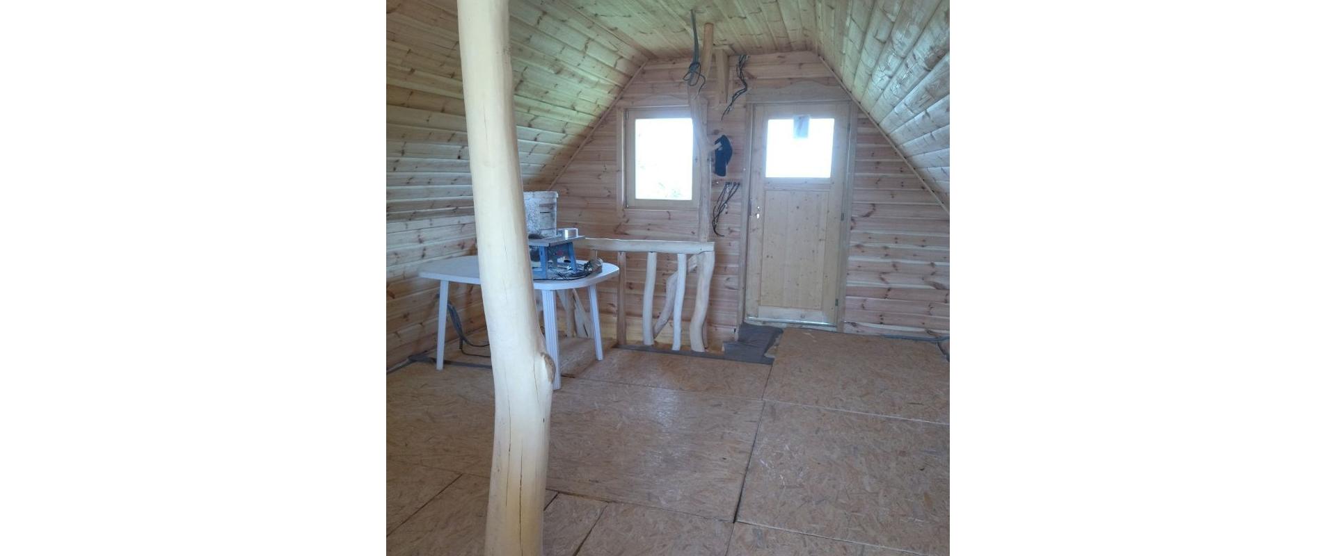 JKV REAL I Ponúkame na predaj zrubovú chatu s pekným pozemok v obci Rybník