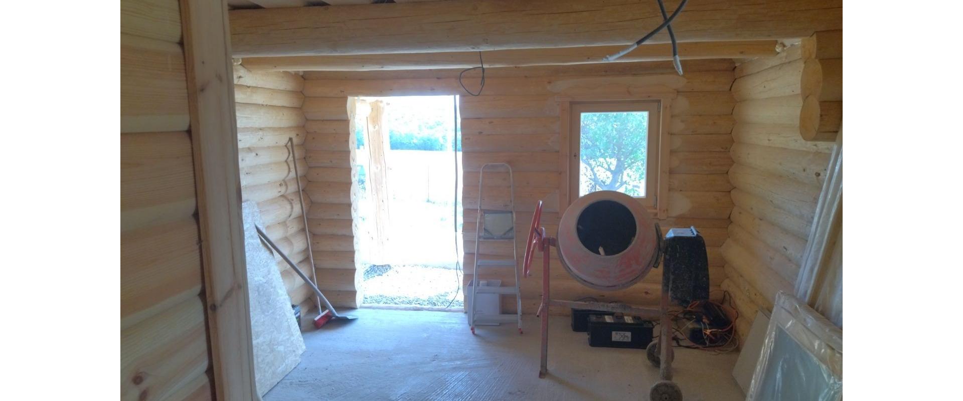 JKV REAL I Ponúkame na predaj zrubovú chatu s pekným pozemok v obci Rybník