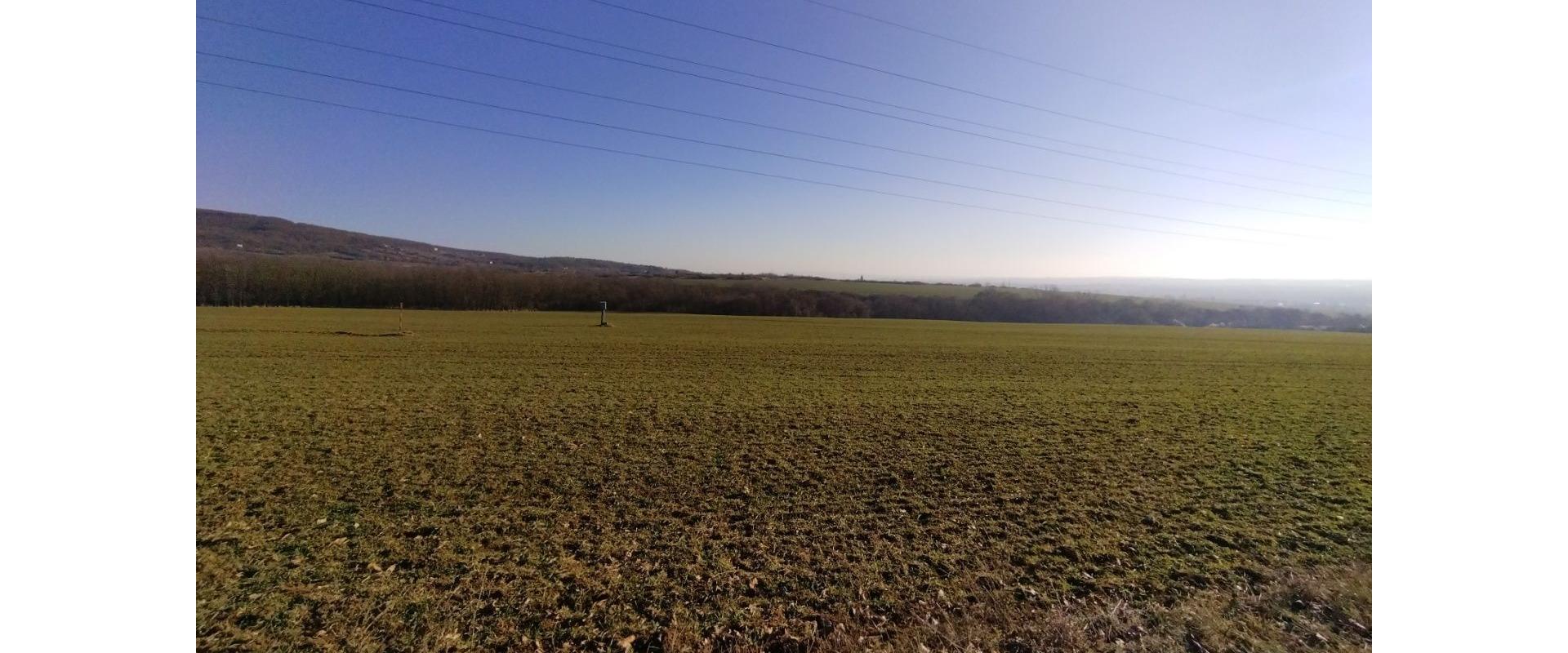 JKV REAL I Ponúkame na predaj zrubovú chatu s pekným pozemok v obci Rybník