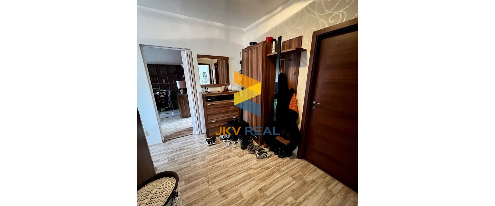 NA PREDAJ 4-IZBOVÝ BYT, VRAKUŇA, 215000€