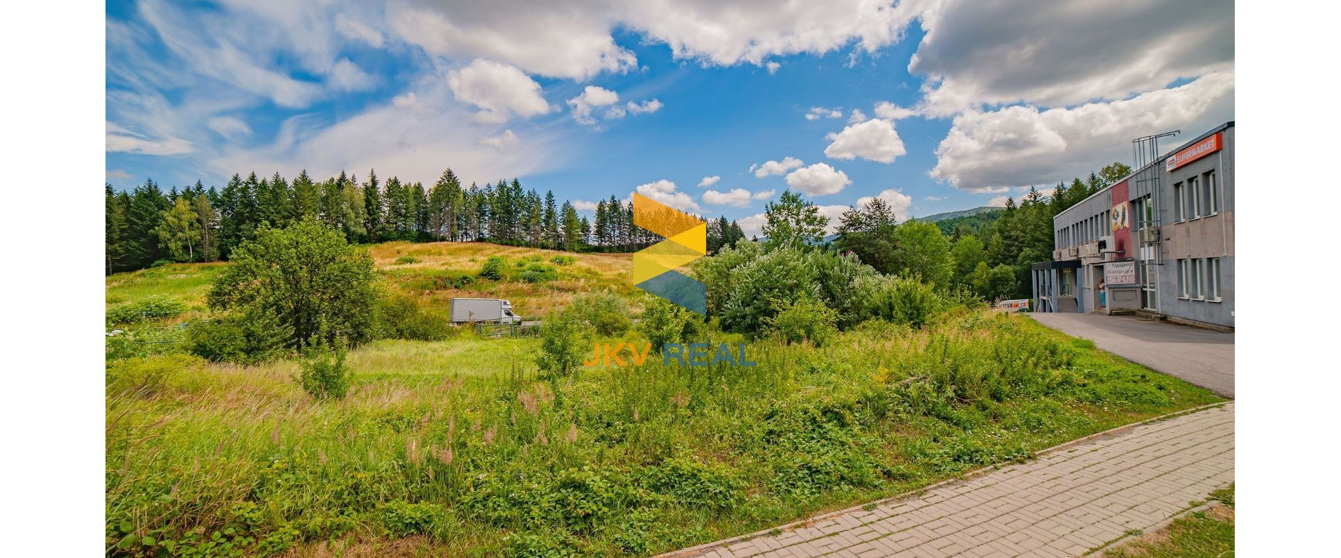 VÝRAZNE ZNÍŽENÁ CENA ! Ponúkame na predaj stavebný pozemok na Okružnej ulici v Handlovej