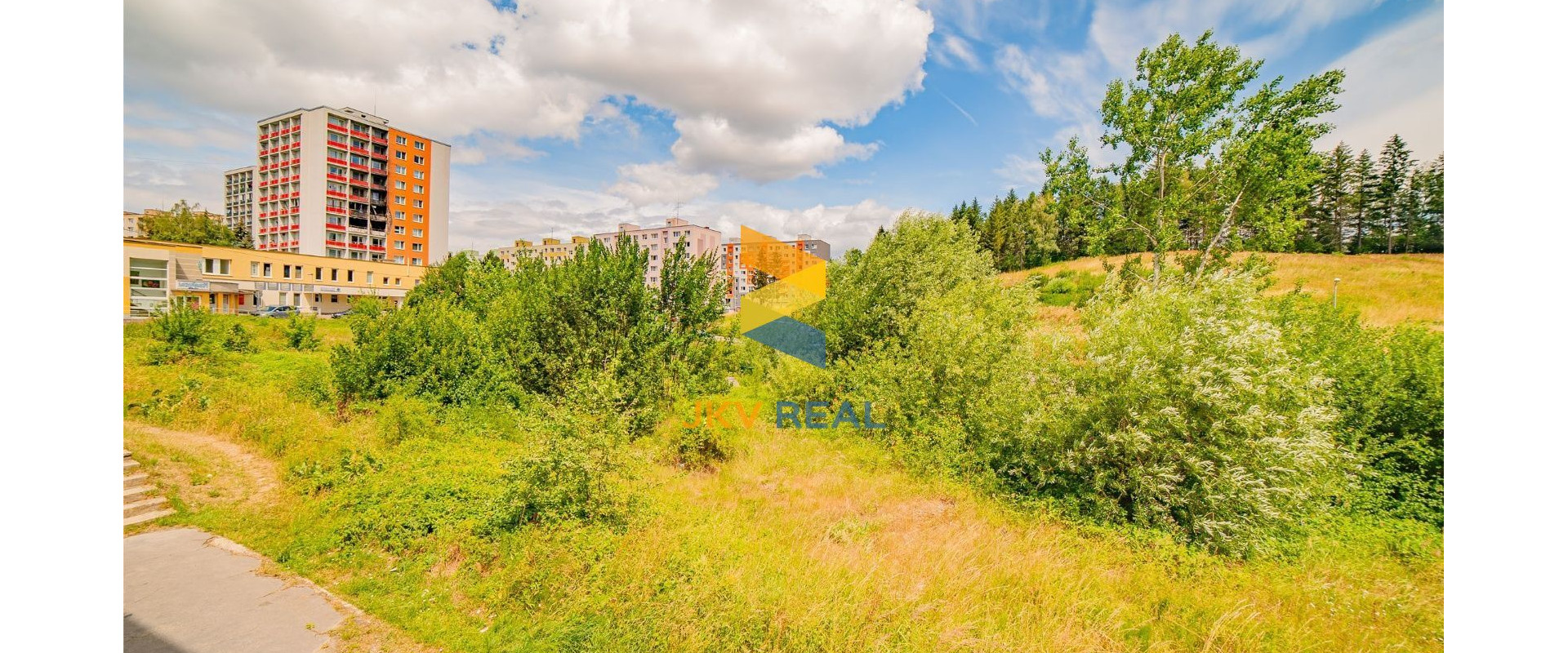 VÝRAZNE ZNÍŽENÁ CENA ! Ponúkame na predaj stavebný pozemok na Okružnej ulici v Handlovej