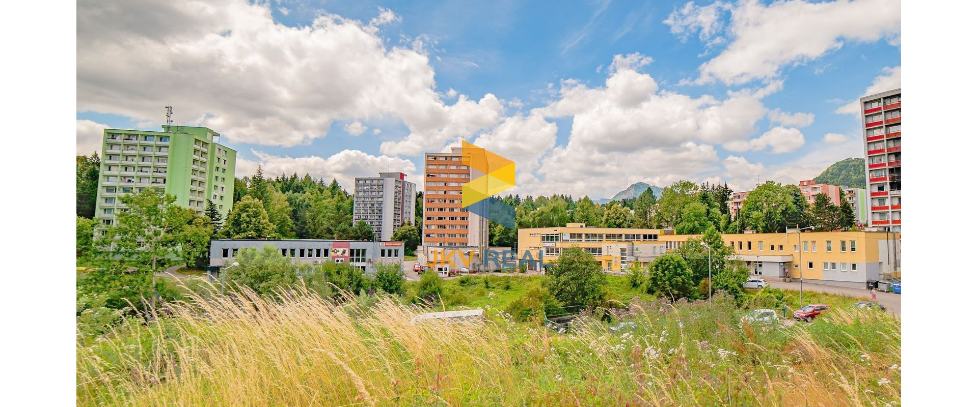 VÝRAZNE ZNÍŽENÁ CENA ! Ponúkame na predaj stavebný pozemok na Okružnej ulici v Handlovej