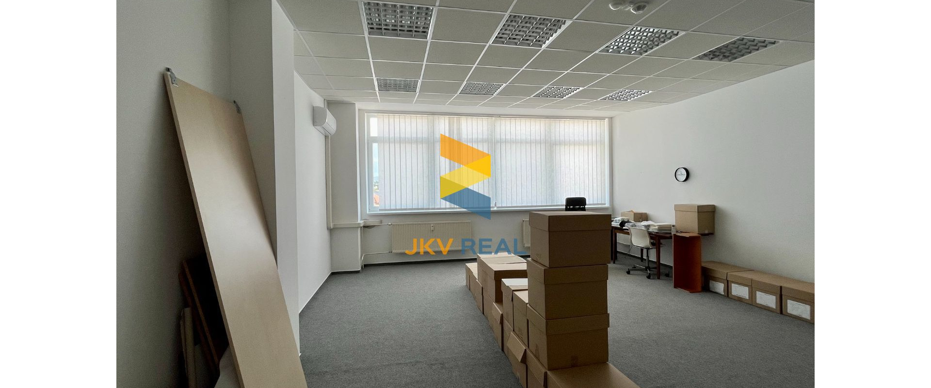 JKV REAL | Ponúkame na prenájom kancelársky priestor na ulici M. Falešníka v Prievidzi