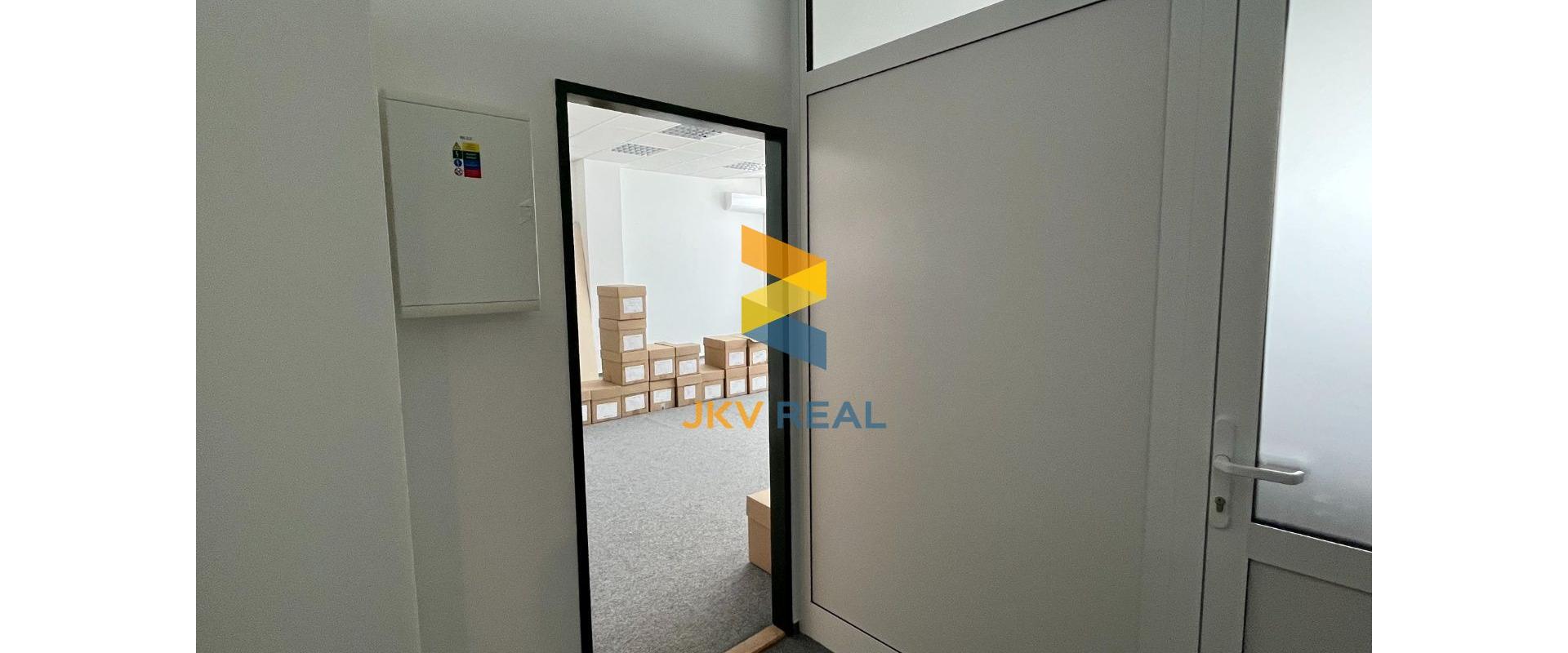 JKV REAL | Ponúkame na prenájom kancelársky priestor na ulici M. Falešníka v Prievidzi