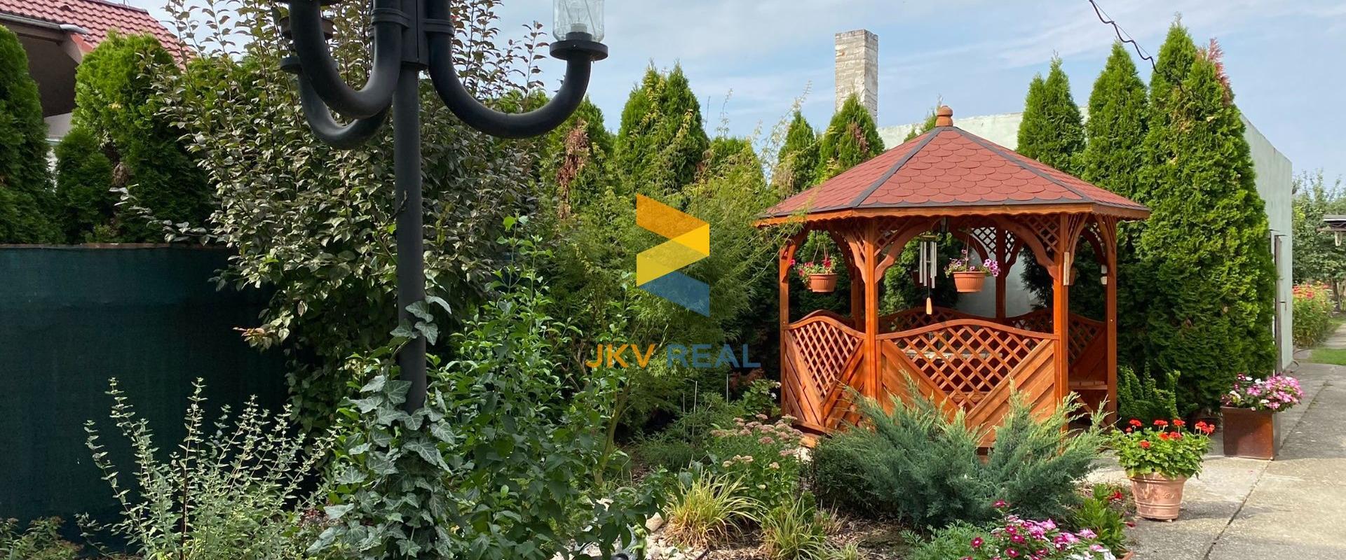 Rodinný dom 5+ izieb + veľká kuchyňa, garáž, altánok, záhrada - Chorvátsky Grob | JKV REAL