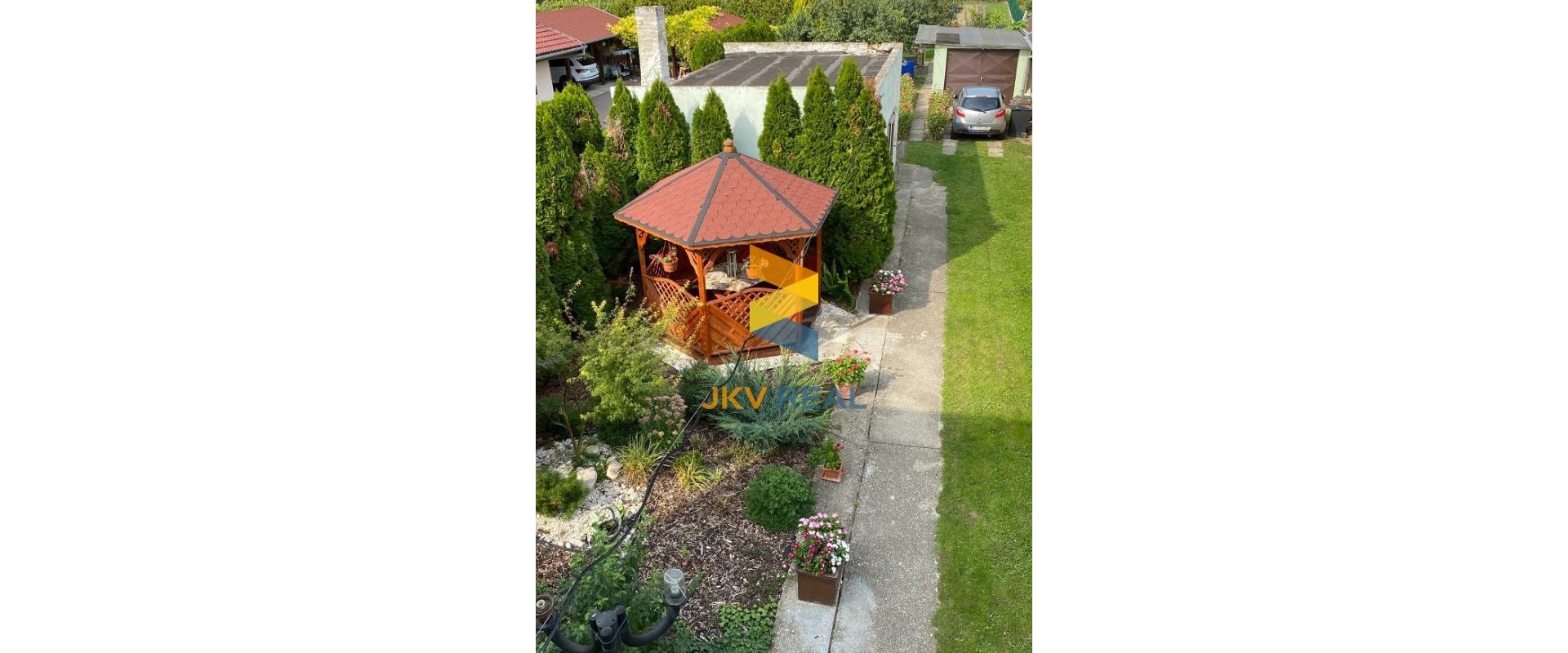 Rodinný dom 5+ izieb + veľká kuchyňa, garáž, altánok, záhrada - Chorvátsky Grob | JKV REAL