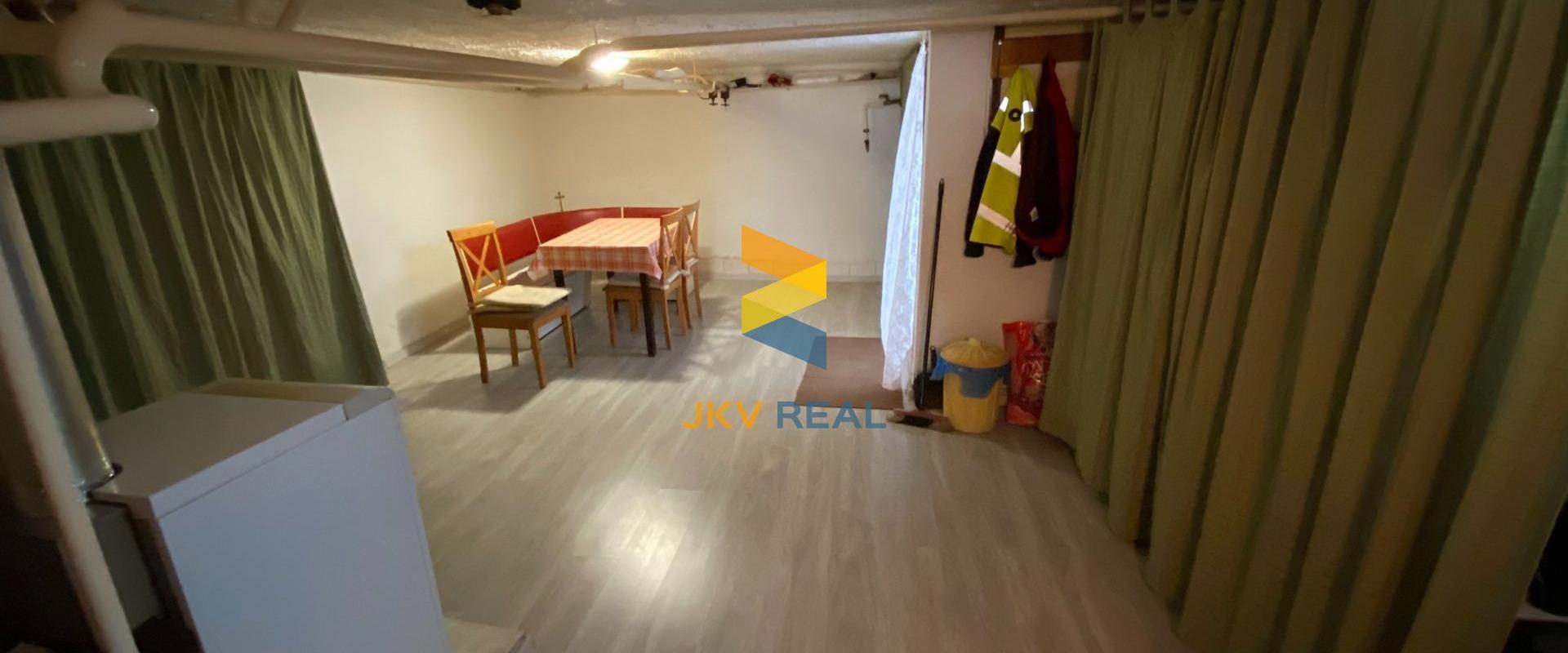 Rodinný dom 5+ izieb + veľká kuchyňa, garáž, altánok, záhrada - Chorvátsky Grob | JKV REAL