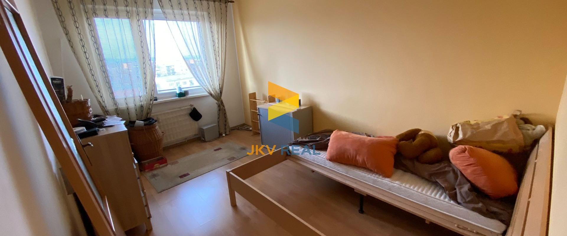 Priestranný byt v centre - samostatná kuchyňa a pivnica - Senec | JKV REAL