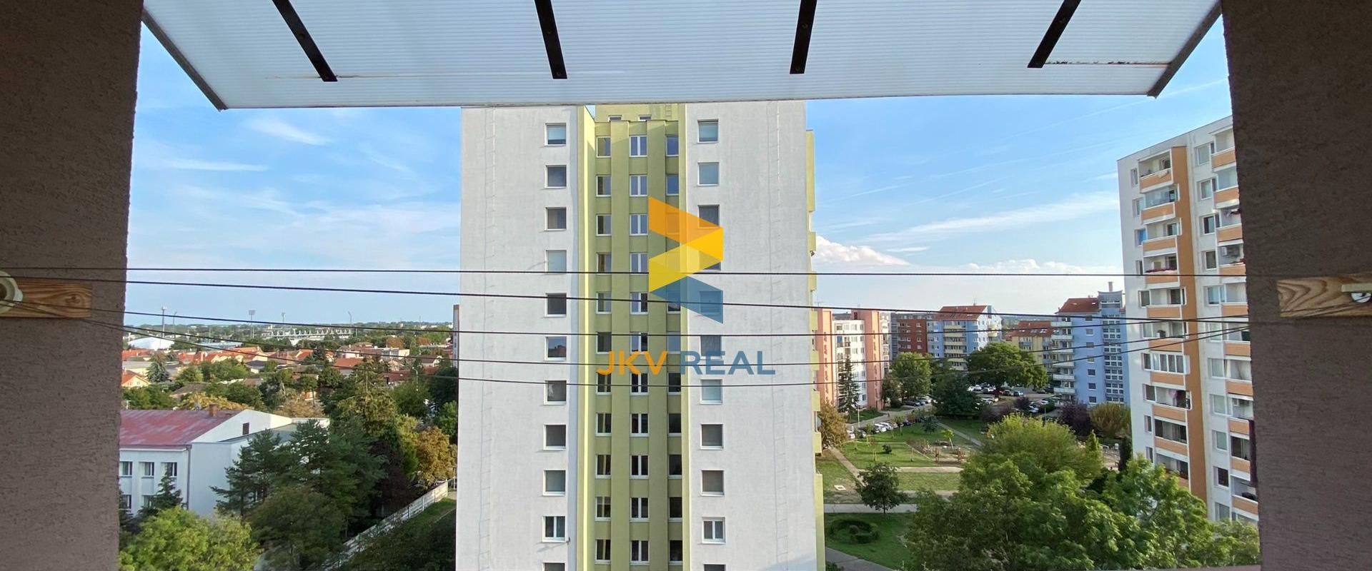 Priestranný byt v centre - samostatná kuchyňa a pivnica - Senec | JKV REAL