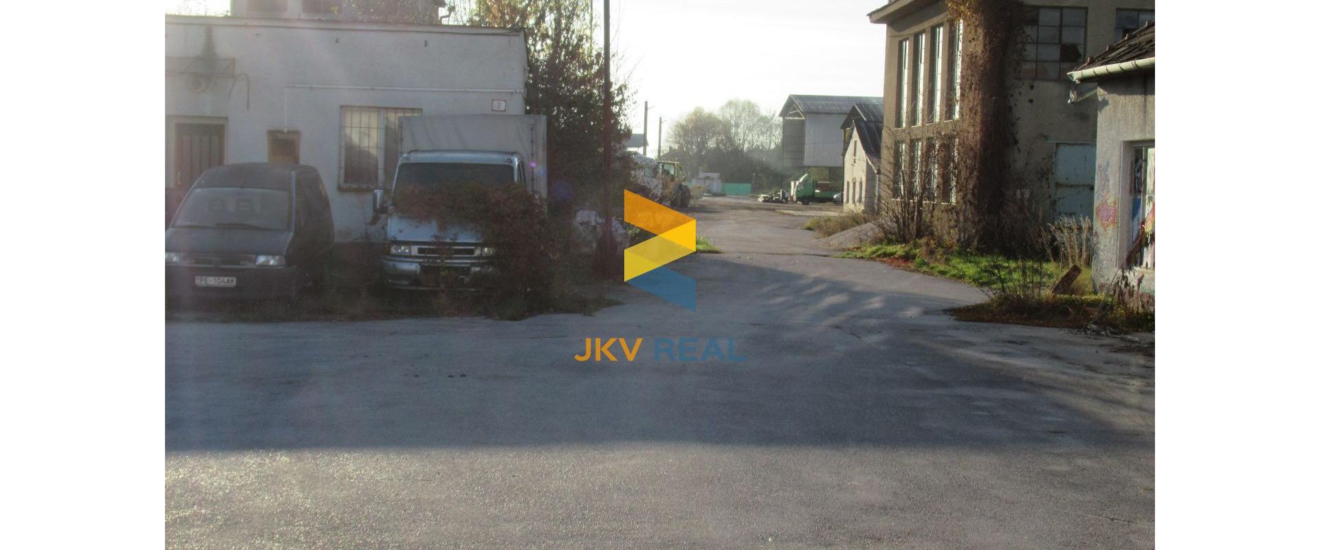 Výrobné haly/sklady na predaj s pozemkom 4625m2 - Chynorany