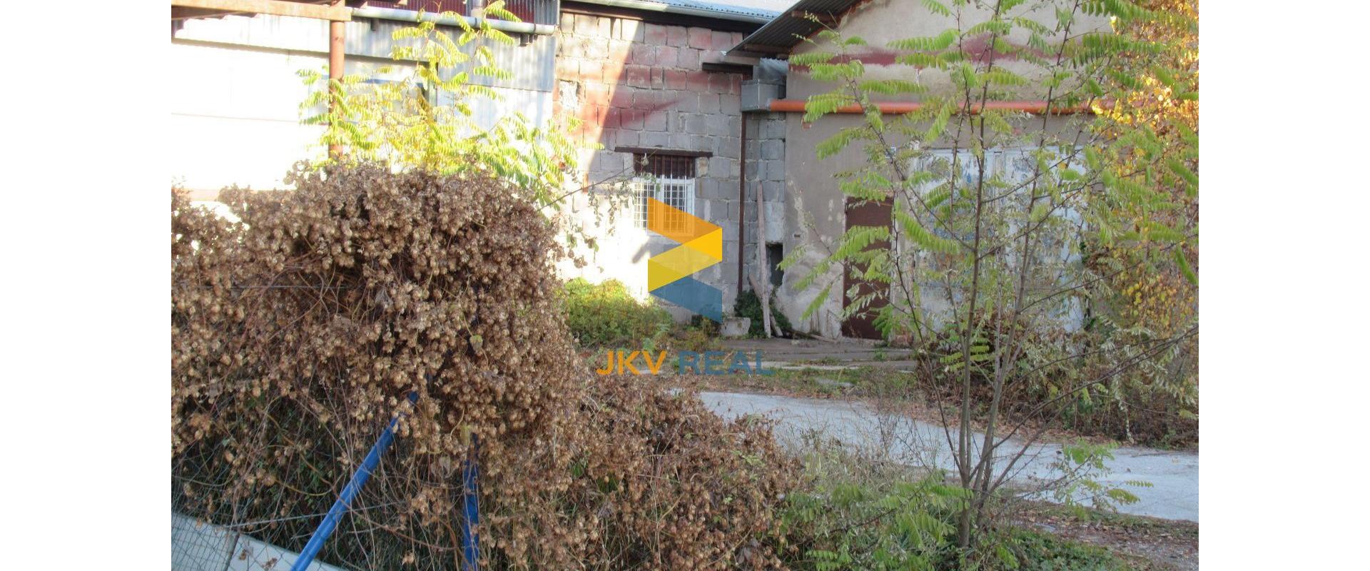 Výrobné haly/sklady na predaj s pozemkom 4625m2 - Chynorany