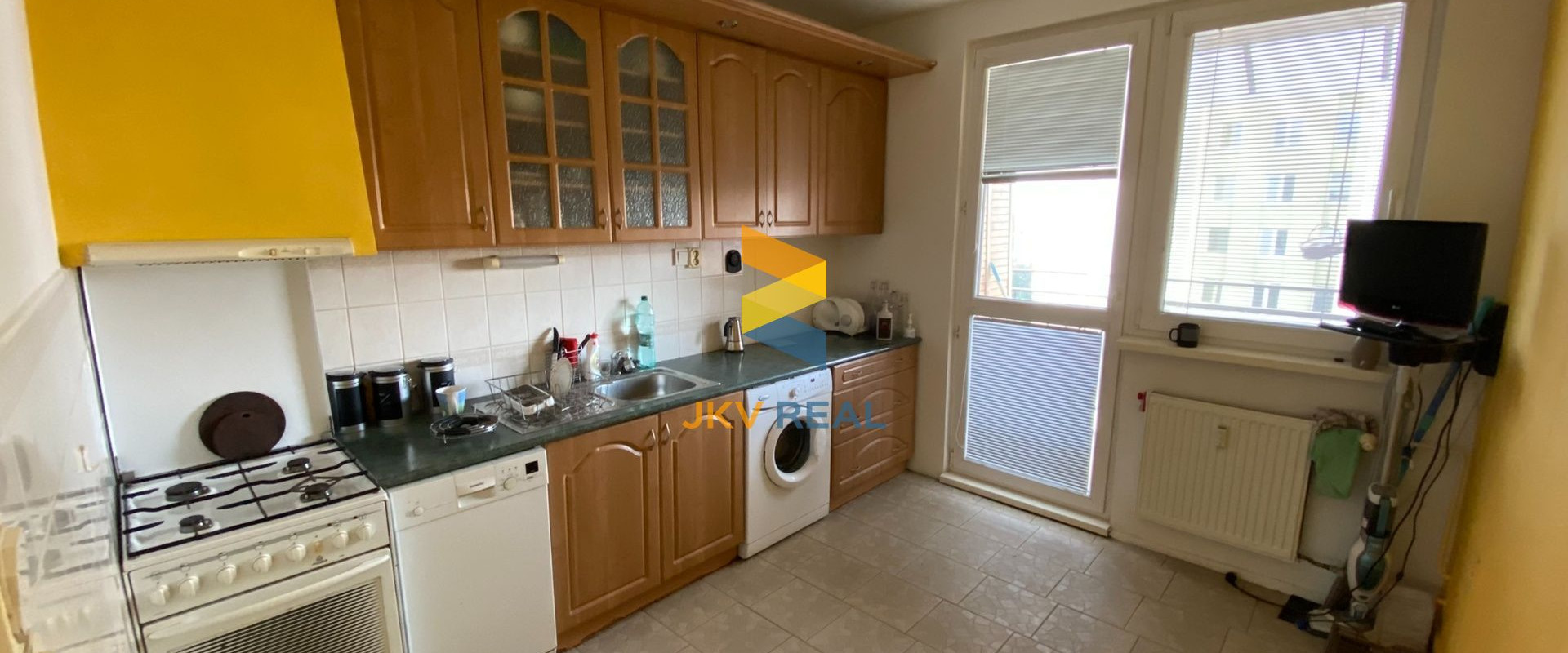 PREDANÝ - 3-izbový byt (78 m2) + samostatná kuchyňa a pivnica - centrum Senec | JKV REAL