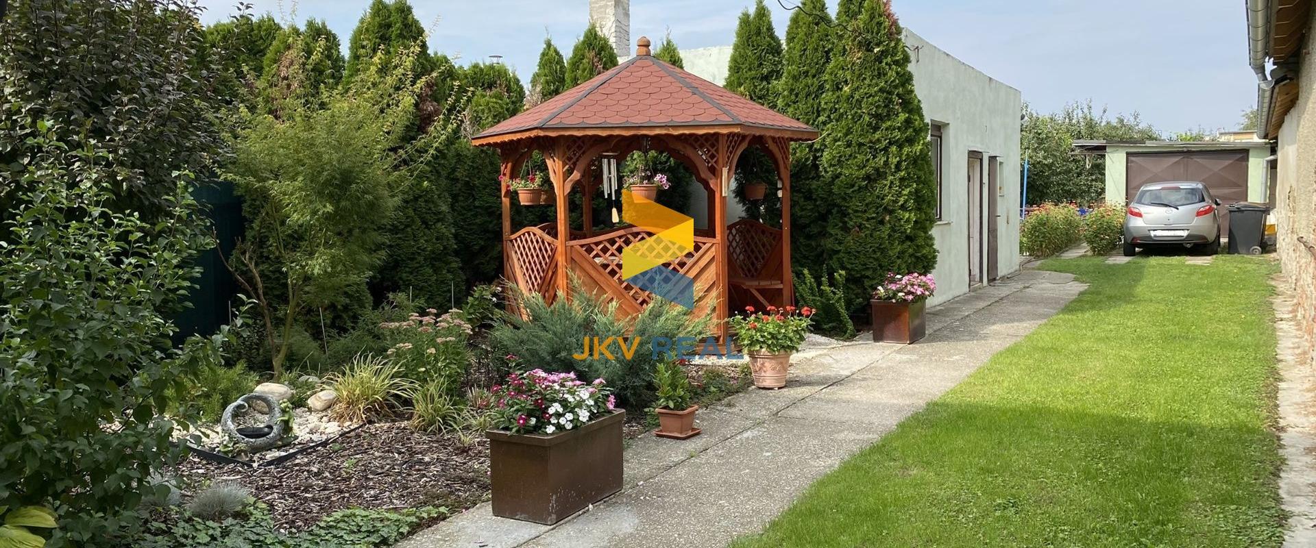 Rodinný dom 5+ izieb + veľká kuchyňa, garáž, altánok, záhrada - Chorvátsky Grob | JKV REAL