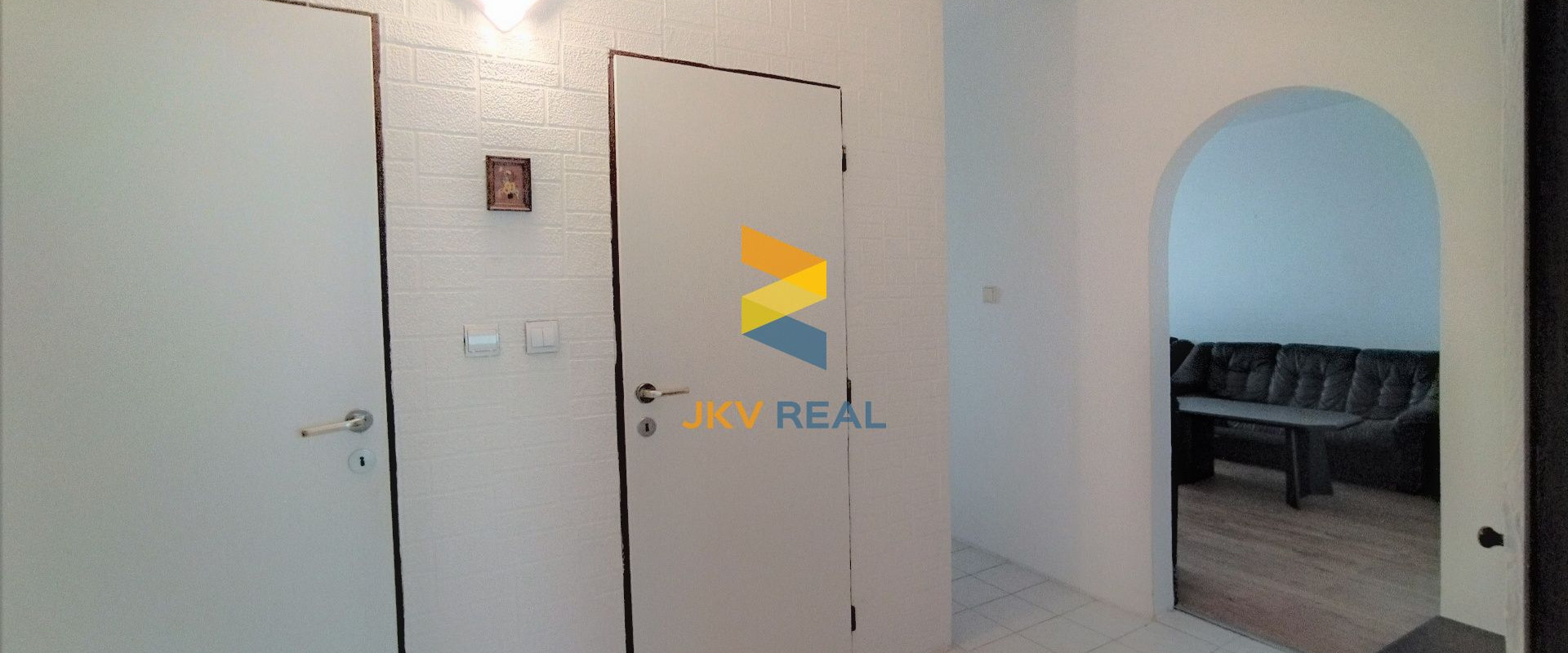JKV REAL | Ponúkame na predaj veľkometrážny 3-izbový byt v Leviciach