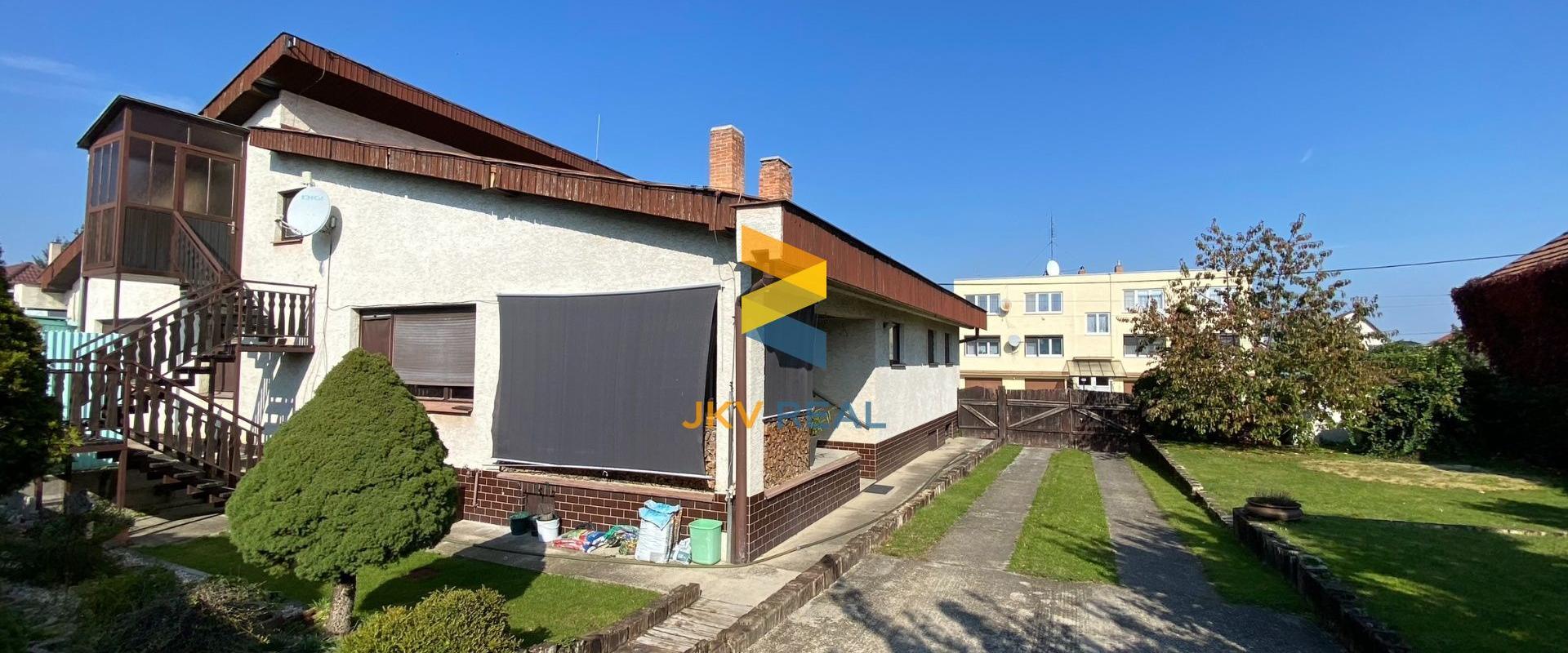 Priestranný rodinný dom so saunou, 2x garážou a priestorom na podnikanie - Veľké Úľany | JKV REAL