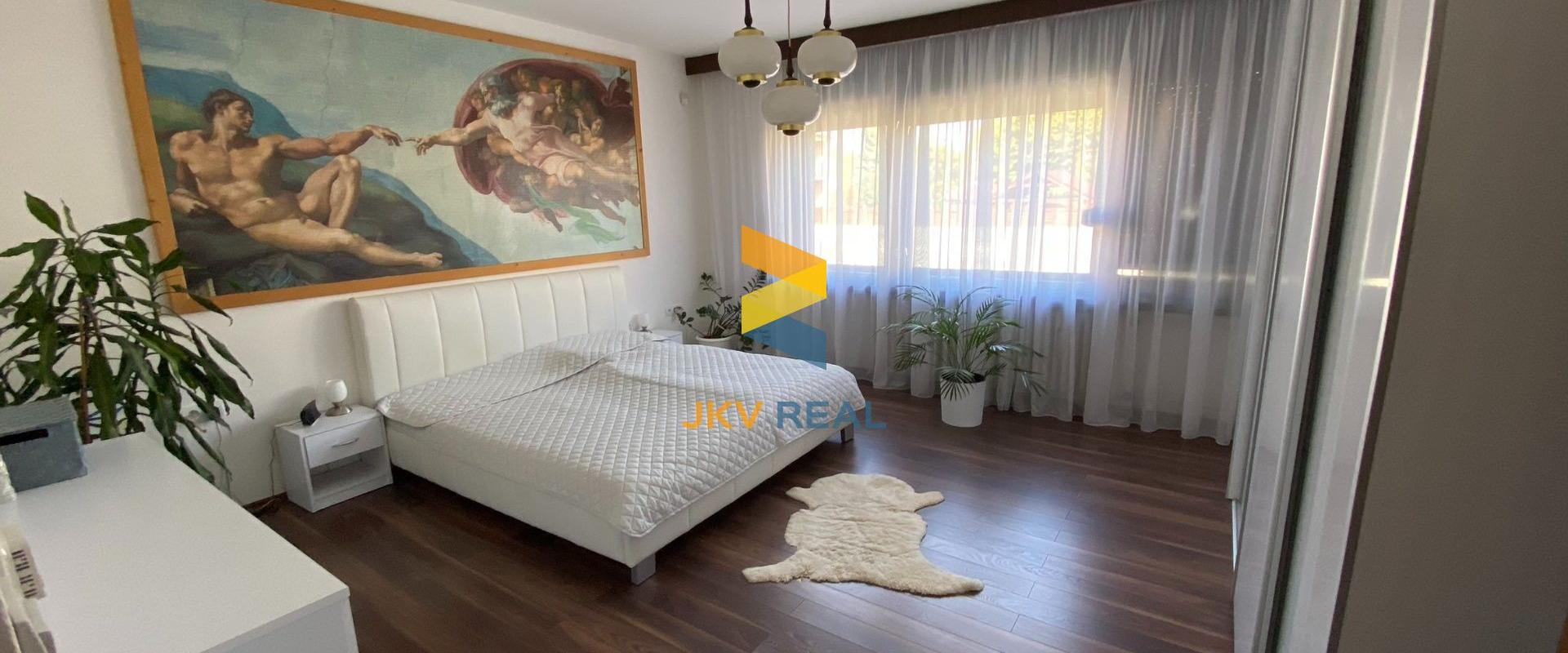 Priestranný rodinný dom so saunou, 2x garážou a priestorom na podnikanie - Veľké Úľany | JKV REAL