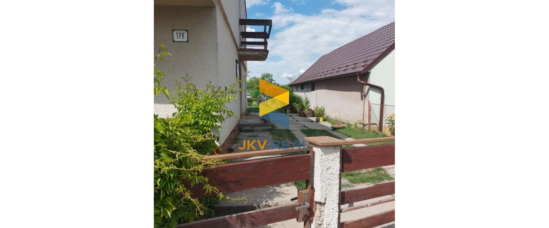 JKV REAL / Rodinný dom s garážou v obci Veľká Paka