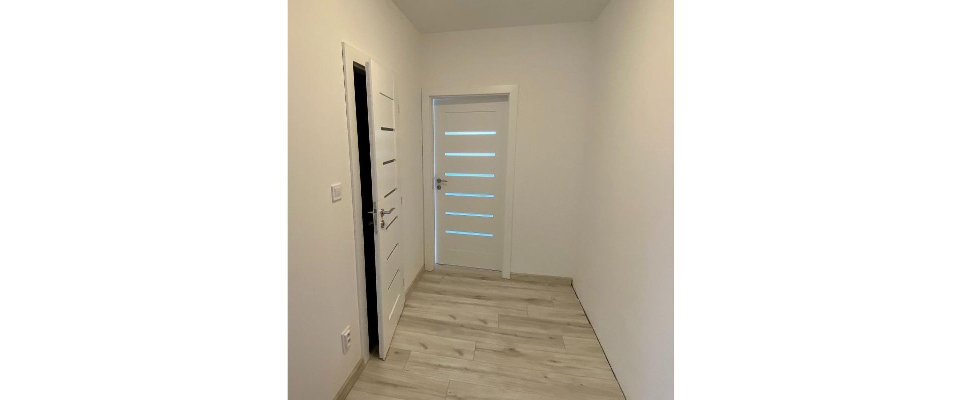 Novo zrekonštruovaný 3-izbový byt - centrum Senec s lodžiou a špajzou vedľa bytu