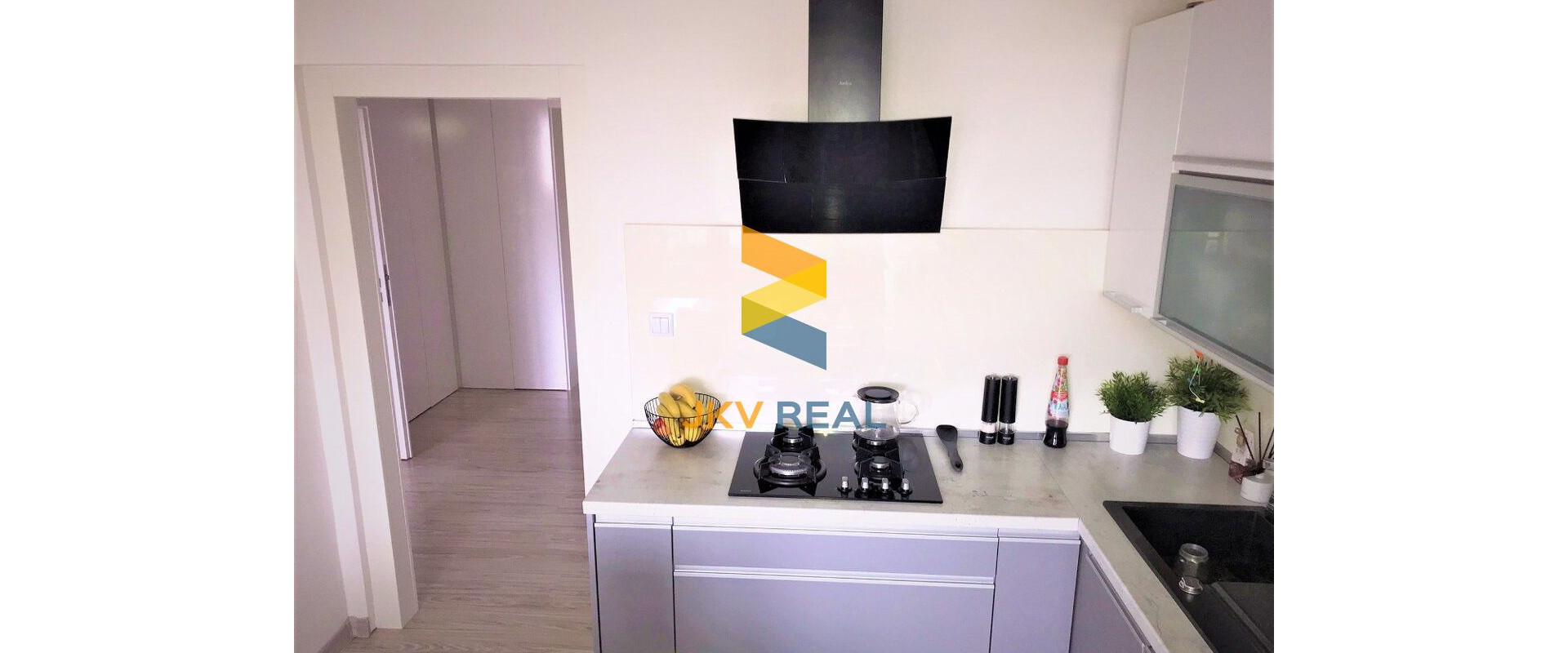 LEN U NÁS 3IZBOVÝ BYT, Rovinka