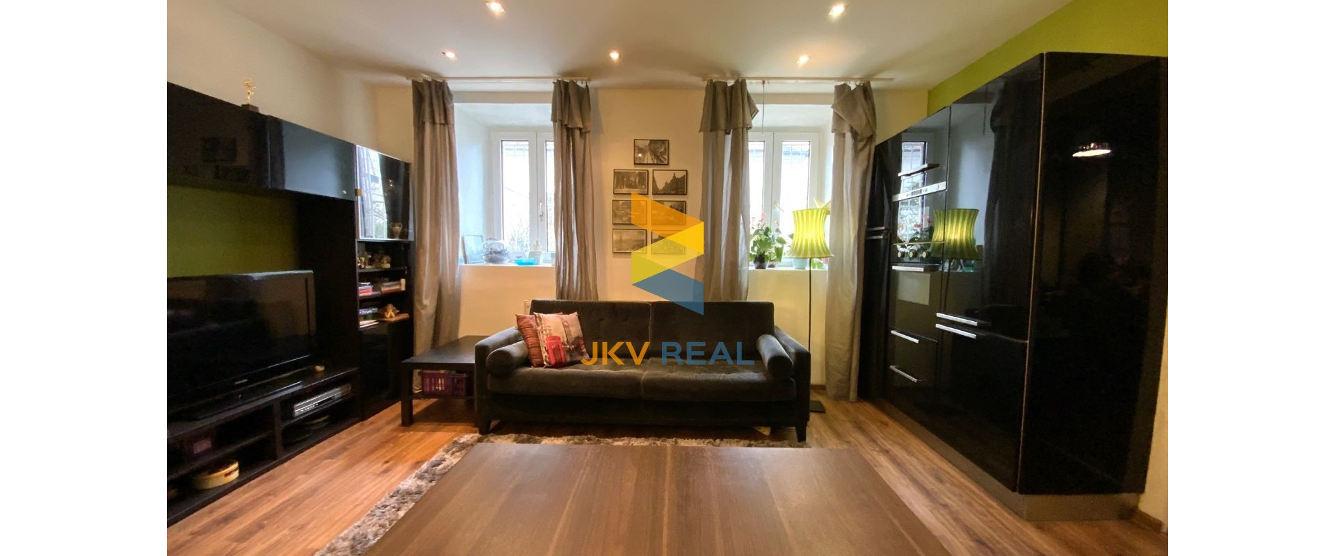 Znížená cena ! Predaj - 2 izbový byt v Starom meste