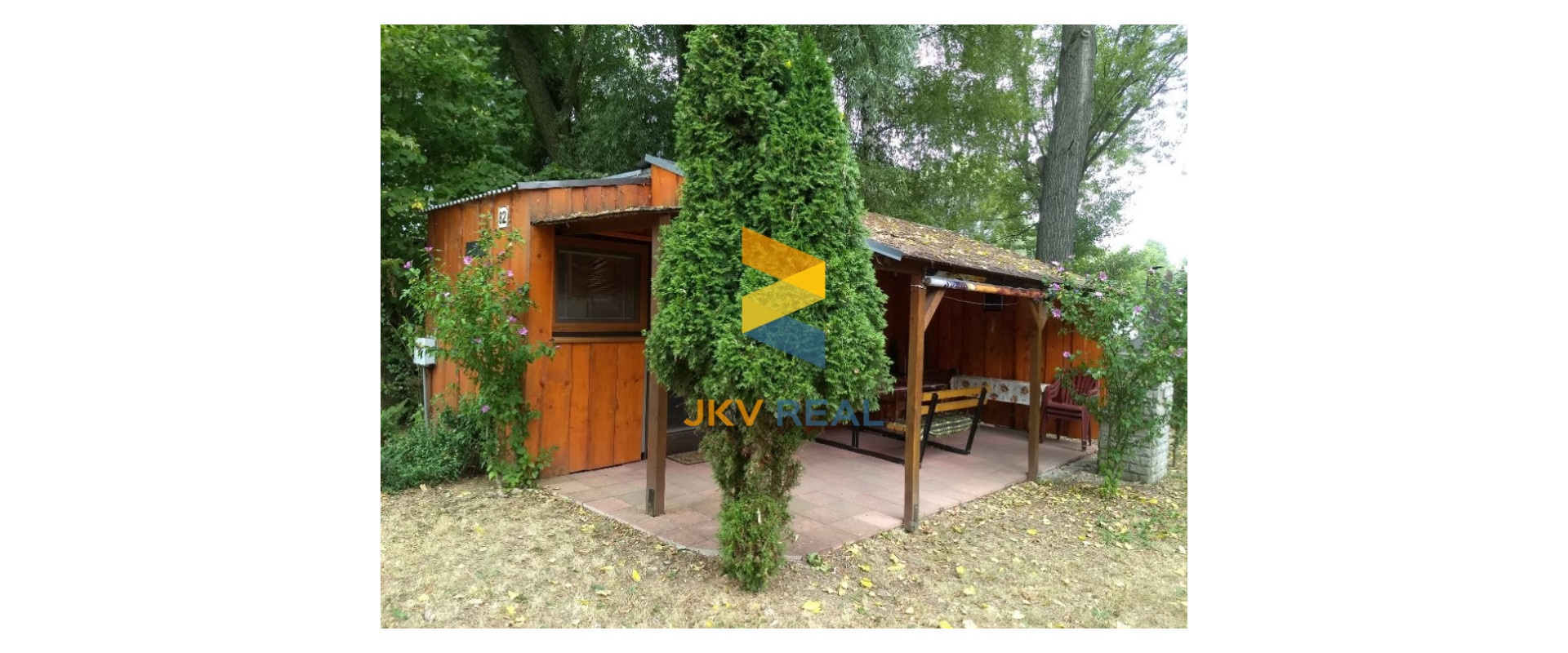 Realitná kancelária JKV REAL so súhlasom majiteľa ponúka na predaj chatku v termálnom kúpalisku Chalmová