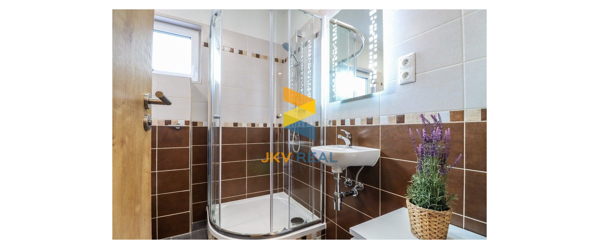 JKV REAL | Ponúkame na predaj LUXUSNÝ 6 izbový rodinný dom v Leopoldov