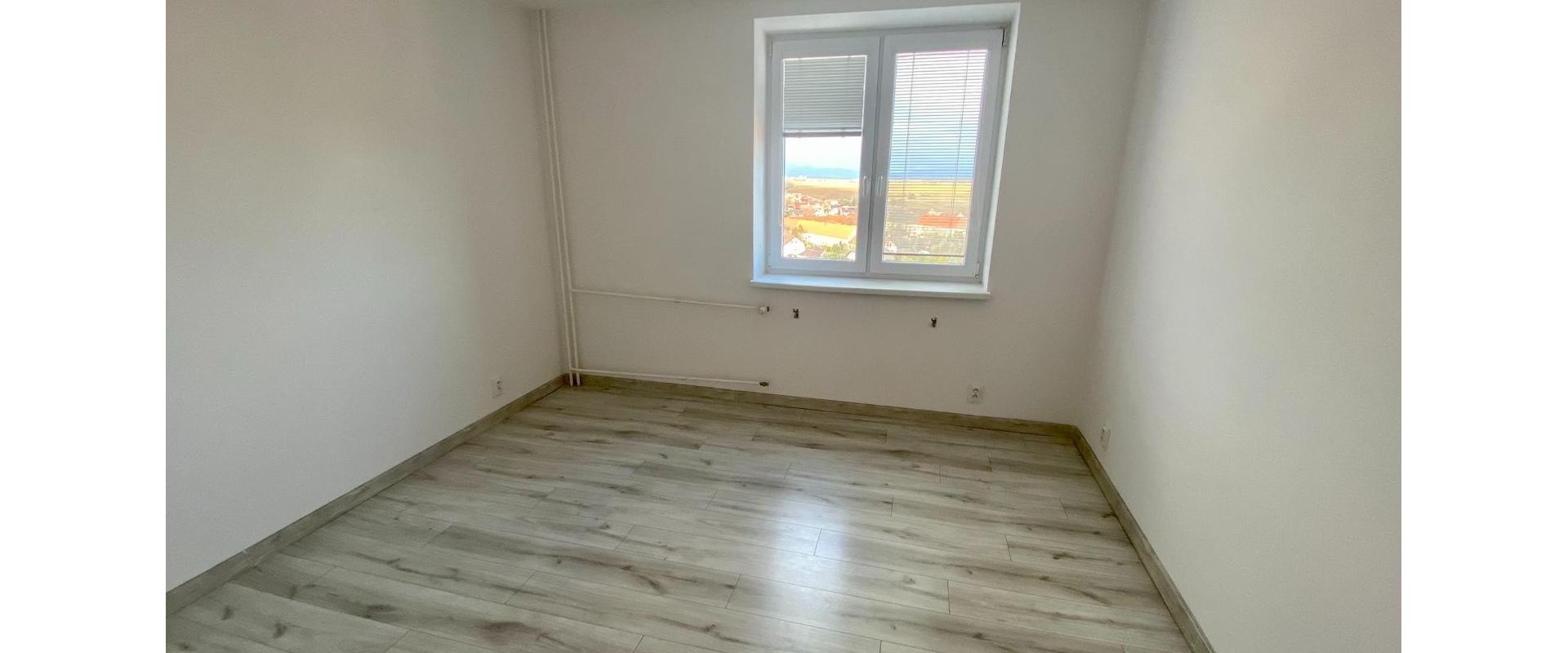 Novo zrekonštruovaný 3-izbový byt - centrum Senec s lodžiou a špajzou vedľa bytu