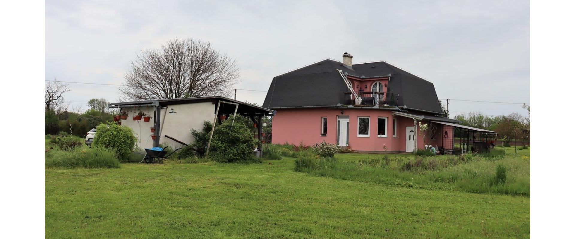 Rodinný dom po rekonštrukcii s rozľahlým pozemkom na predaj v obci Ondrejovce I JKV REAL