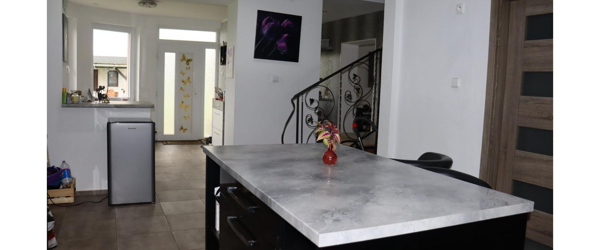 Rodinný dom po rekonštrukcii s rozľahlým pozemkom na predaj v obci Ondrejovce I JKV REAL