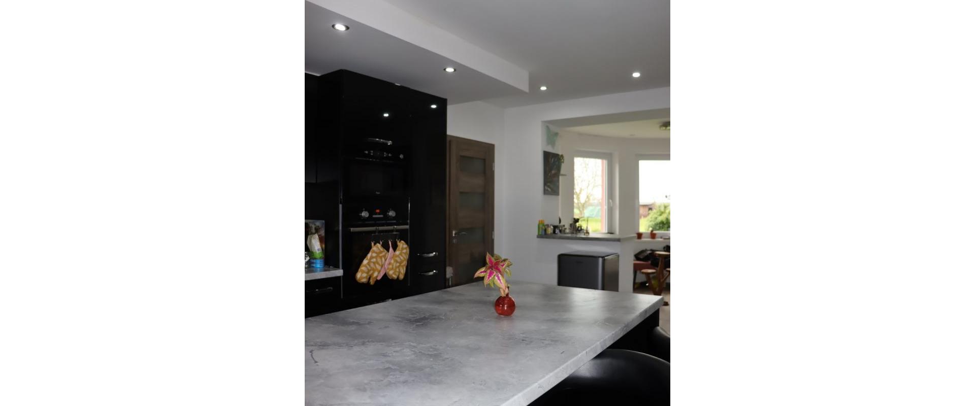 Rodinný dom po rekonštrukcii s rozľahlým pozemkom na predaj v obci Ondrejovce I JKV REAL