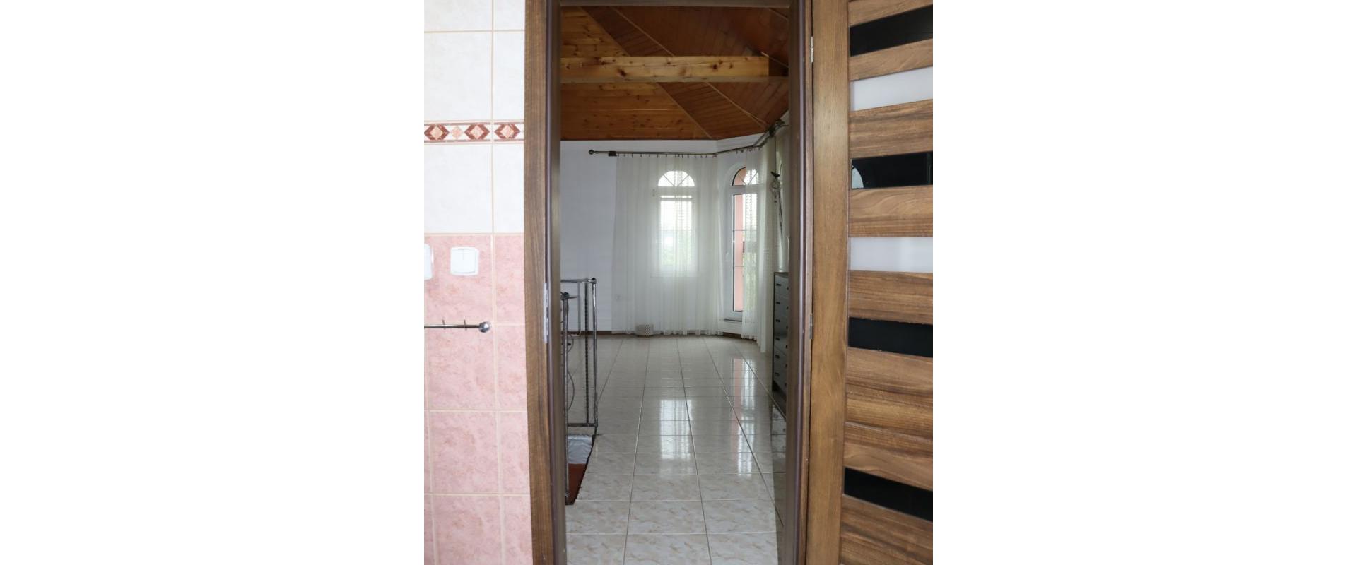 Rodinný dom po rekonštrukcii s rozľahlým pozemkom na predaj v obci Ondrejovce I JKV REAL