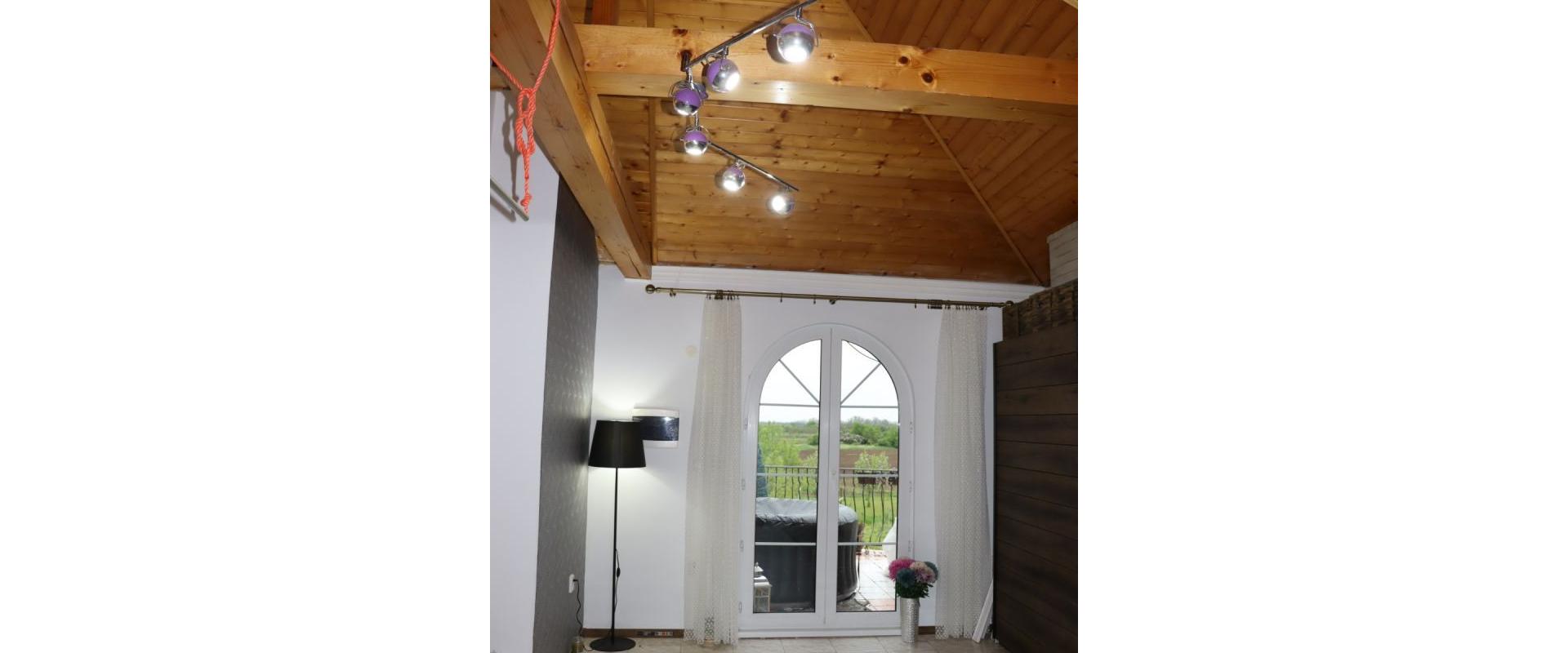 Rodinný dom po rekonštrukcii s rozľahlým pozemkom na predaj v obci Ondrejovce I JKV REAL