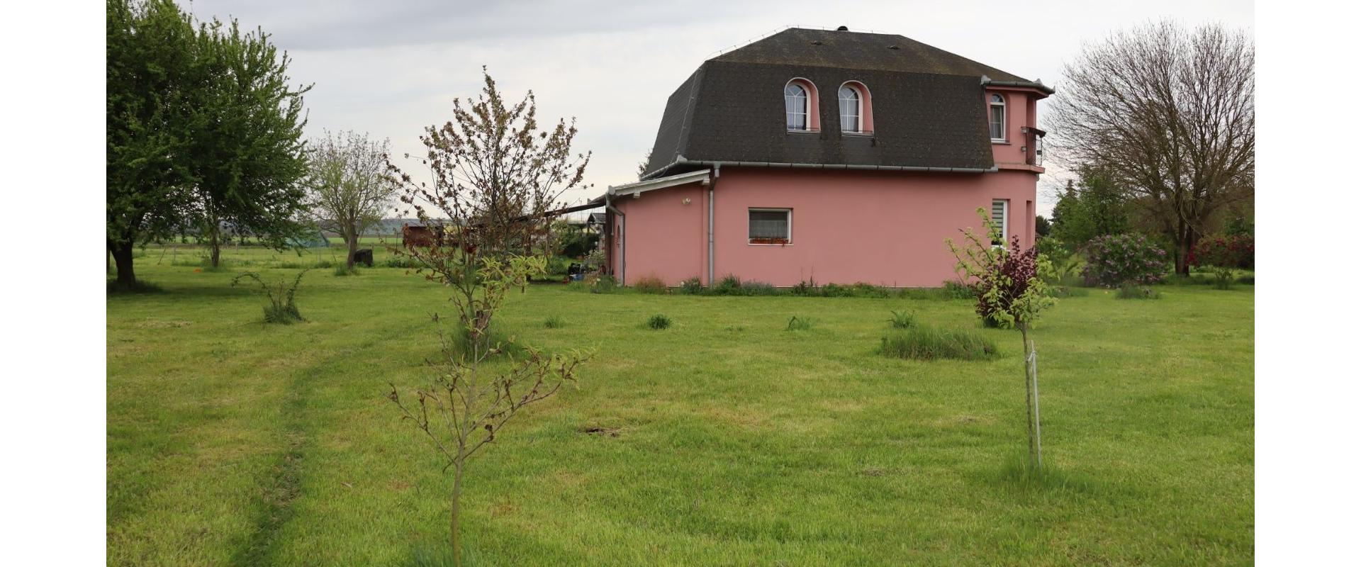 Rodinný dom po rekonštrukcii s rozľahlým pozemkom na predaj v obci Ondrejovce I JKV REAL