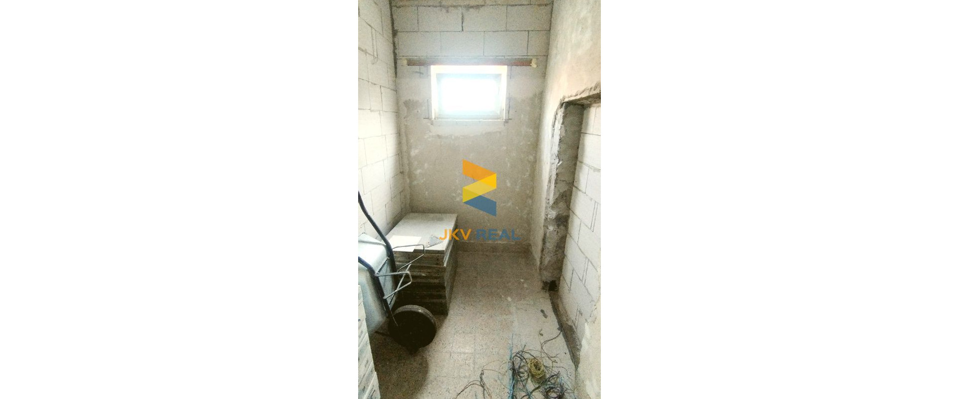 PREDAJ | Polyfunkčný objekt | Podhradie