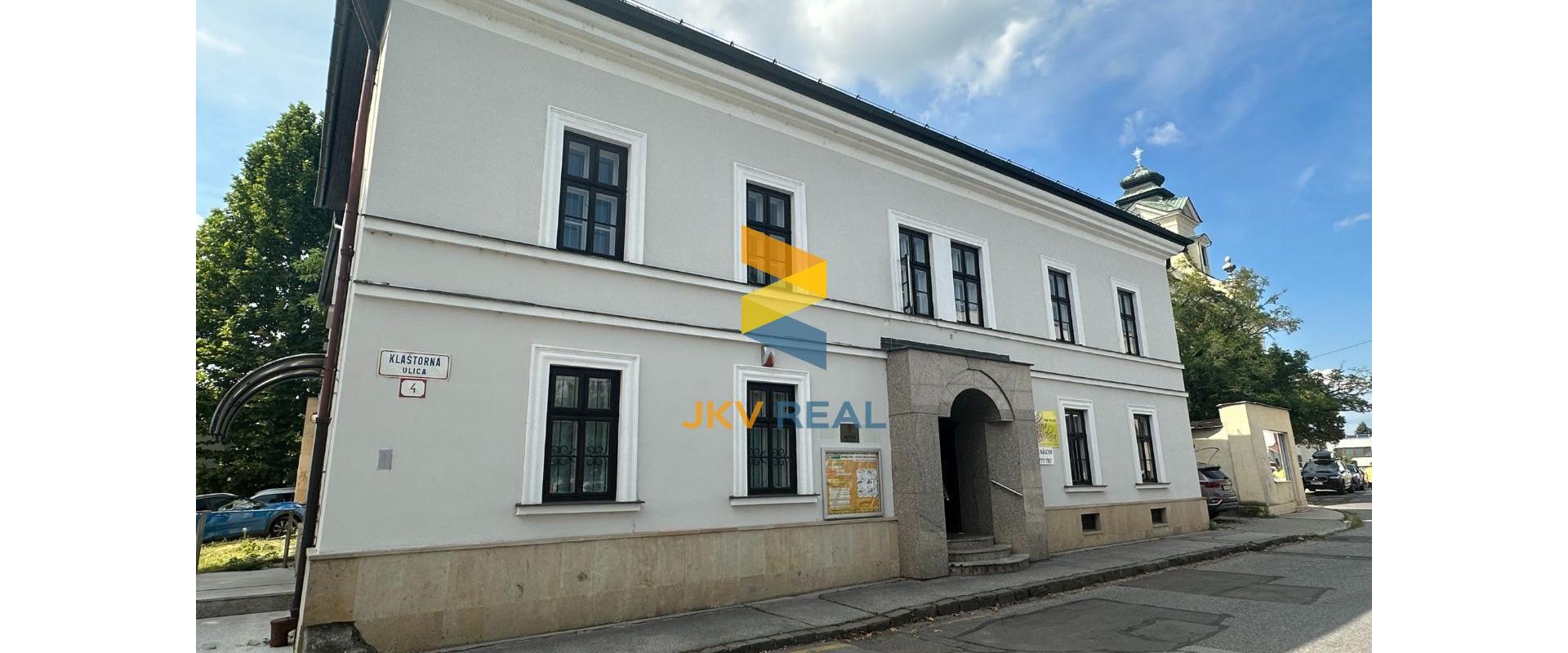 KANCELÁRSKE PRIESTORY PRE BANKU ALEBO POISŤOVŇU V CENTRE + PARKING